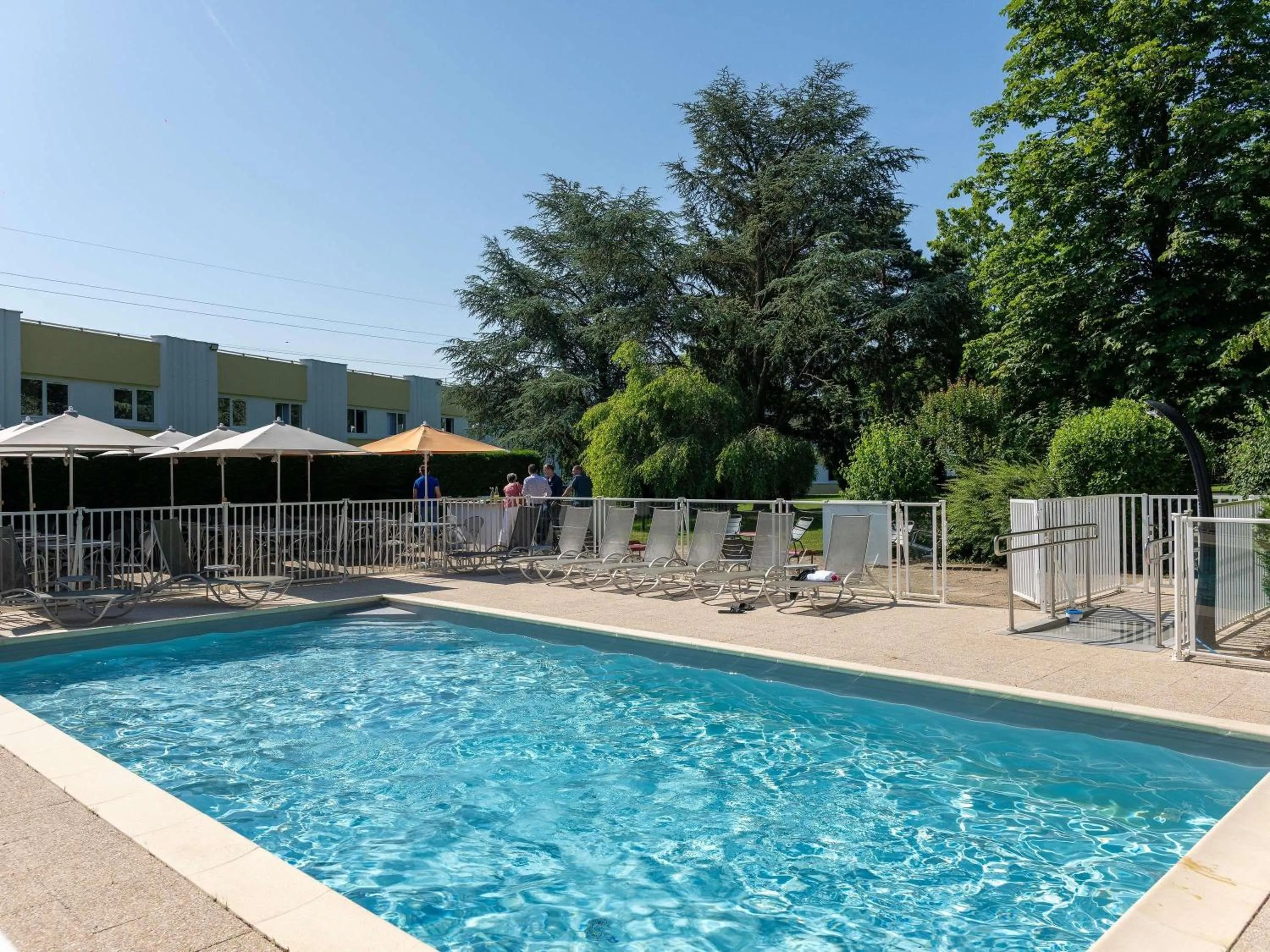 Pool view in Novotel Macon Nord - Porte de Bourgogne