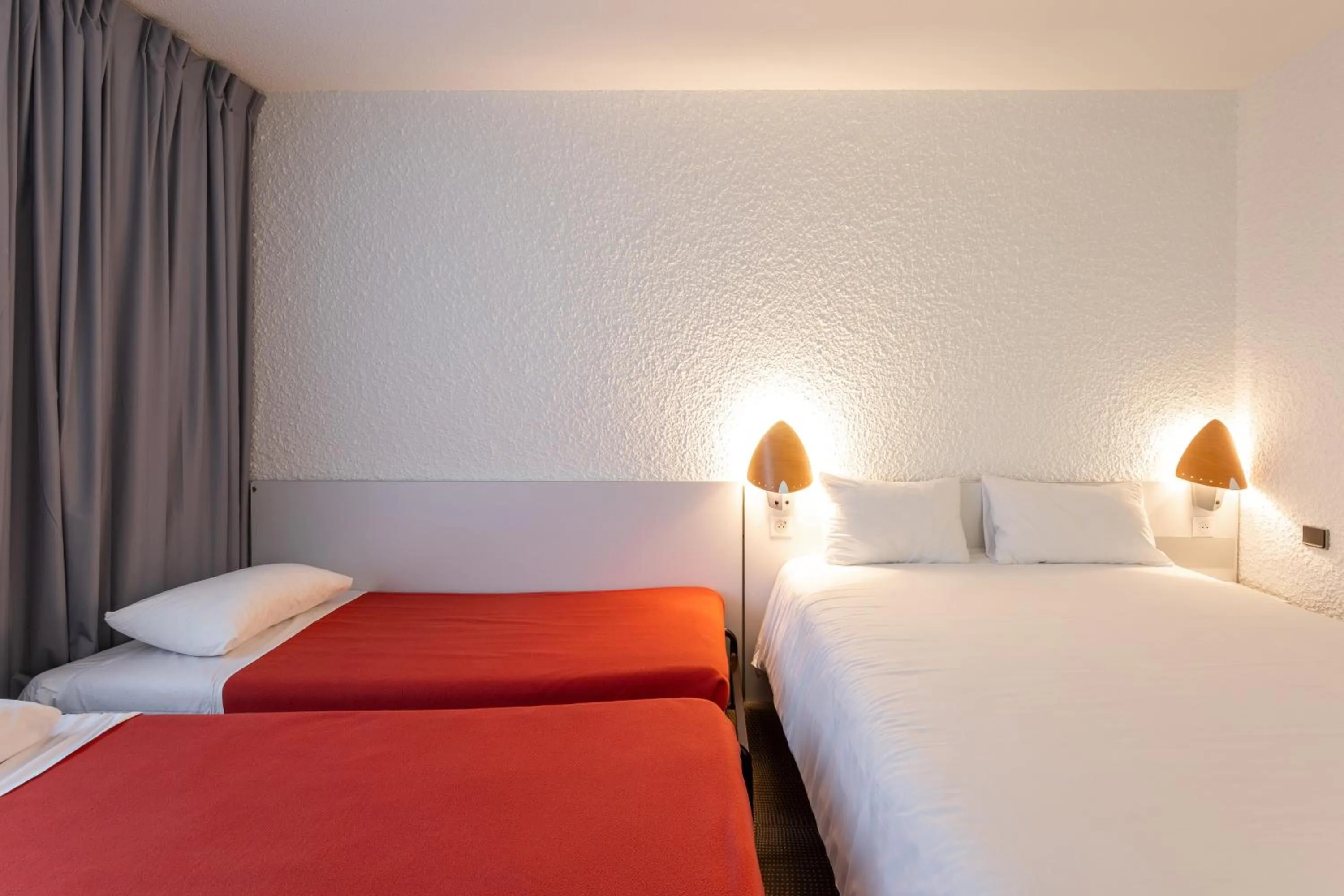 Bedroom, Bed in Novotel Macon Nord - Porte de Bourgogne