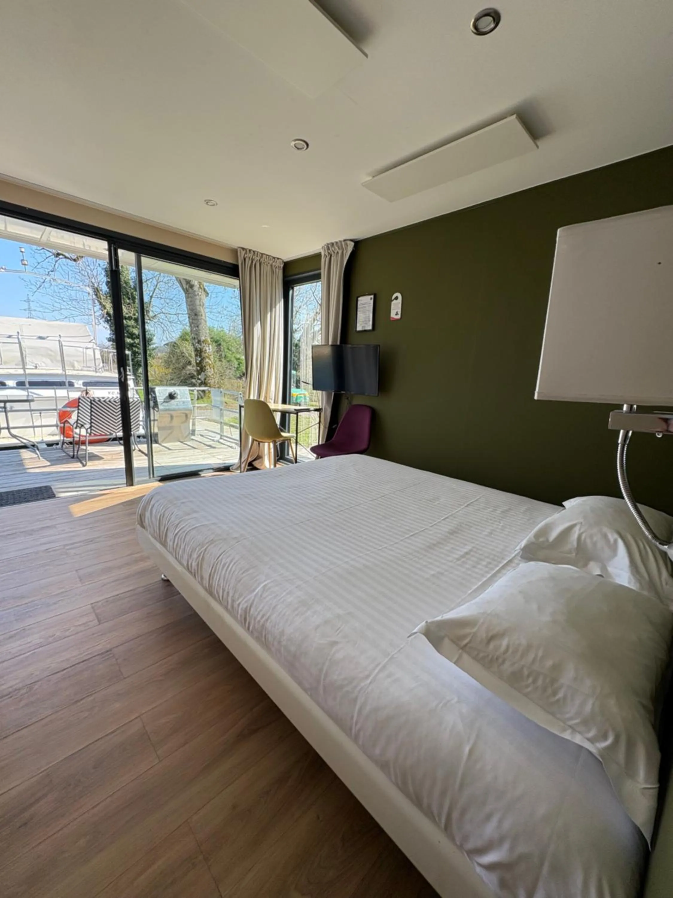 Bed in Hôtel La Vinaigrerie LOGIS