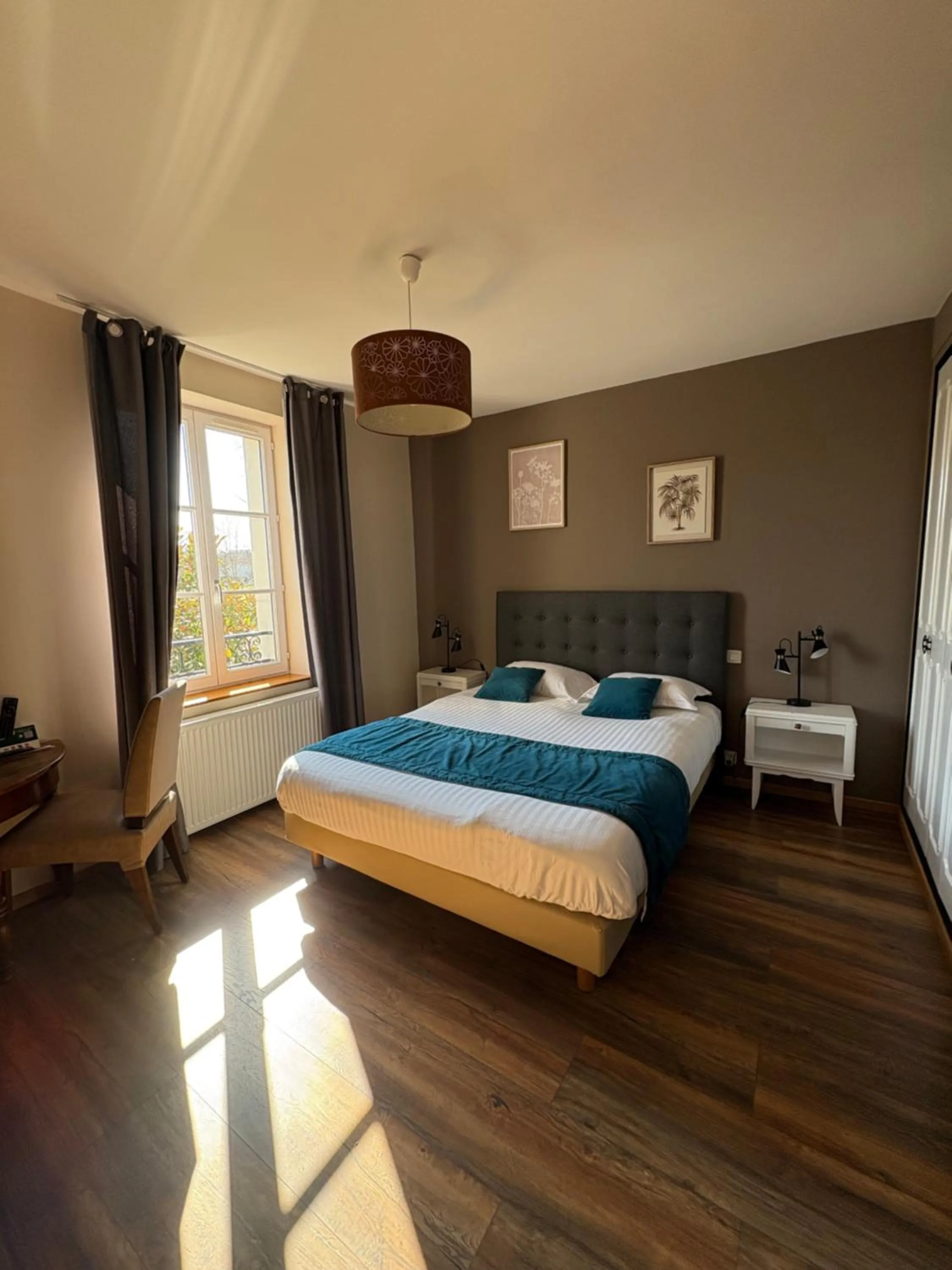 Bed in Hôtel La Vinaigrerie LOGIS