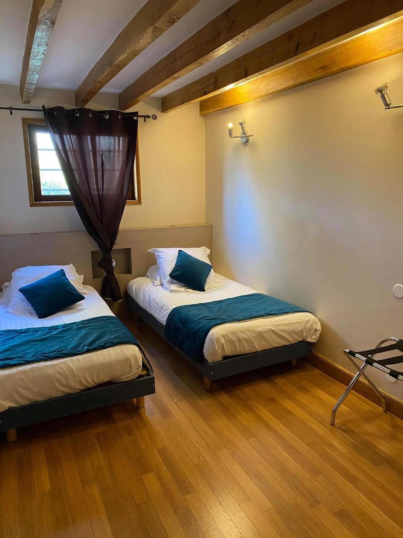 Bed in Hôtel La Vinaigrerie LOGIS