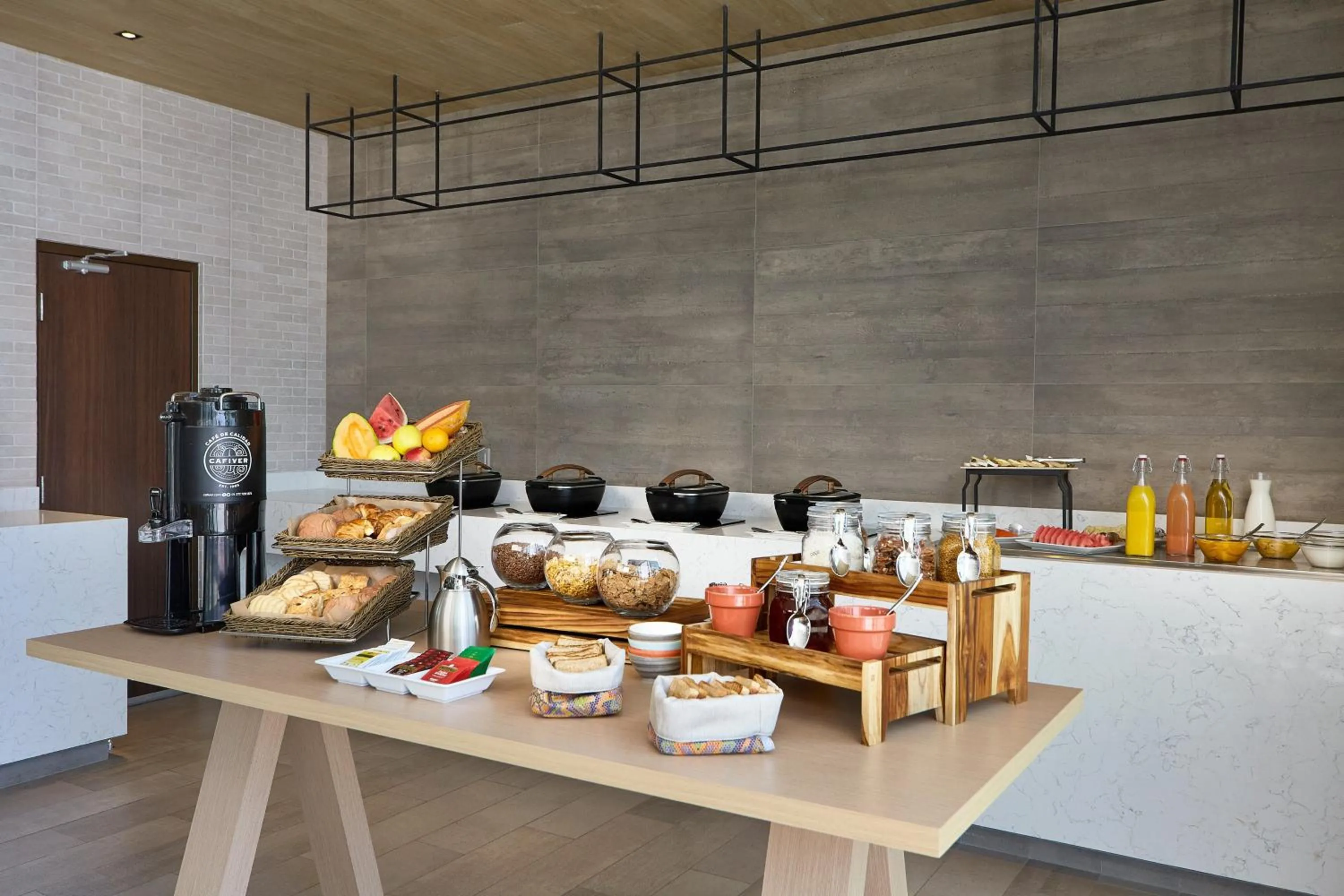 Restaurant/places to eat in Aloft Queretaro