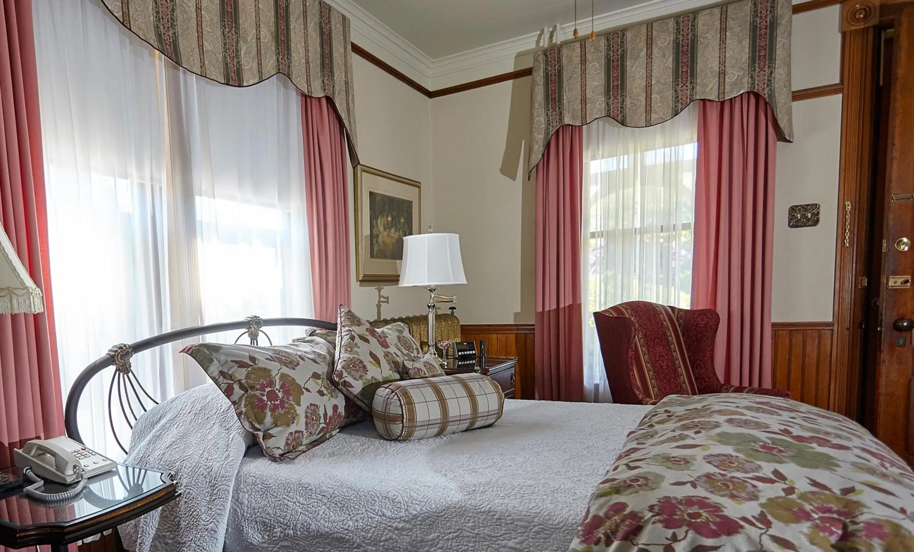 Seating Area in Victoria's Historic Inn