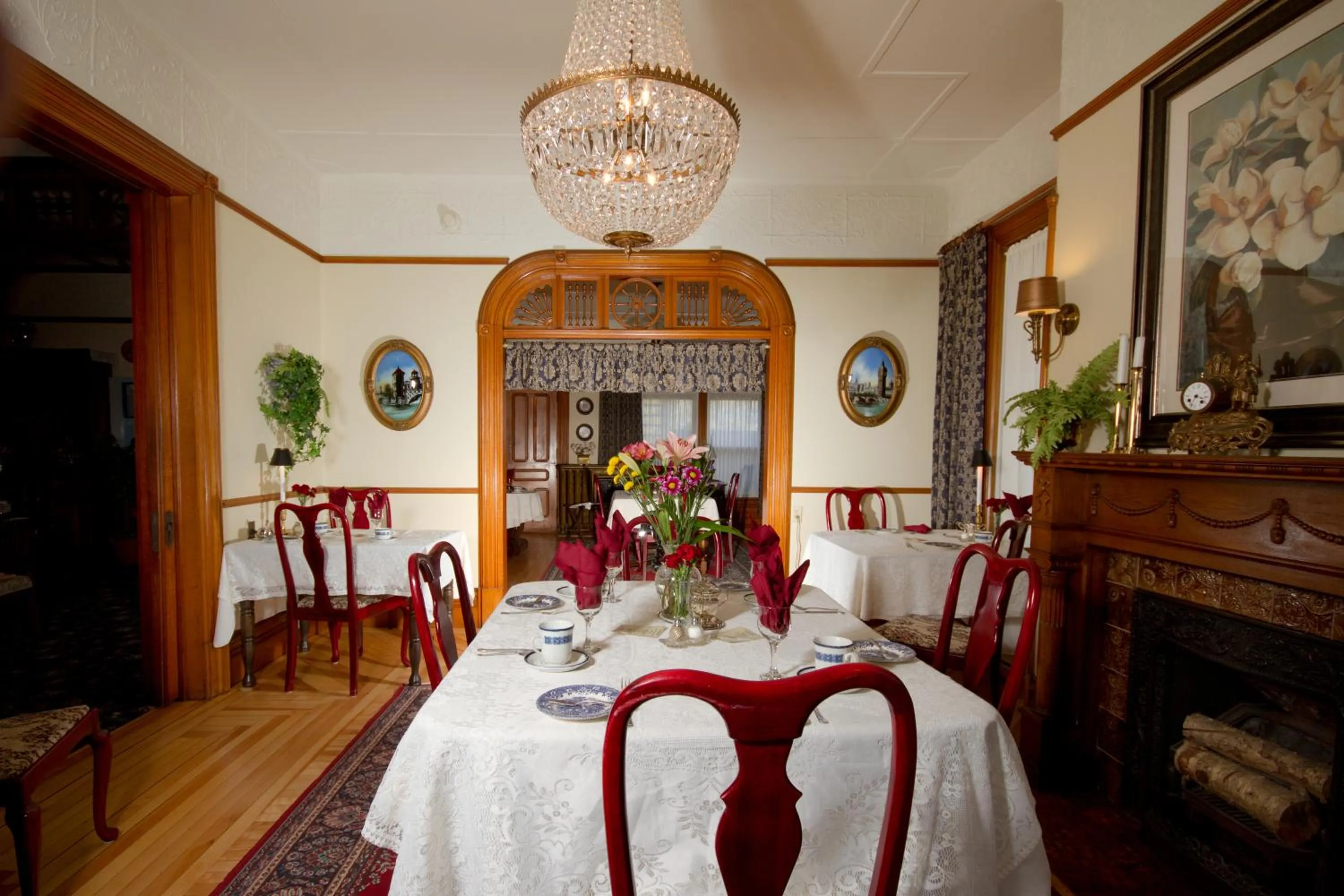 Restaurant/Places to Eat in Victoria's Historic Inn