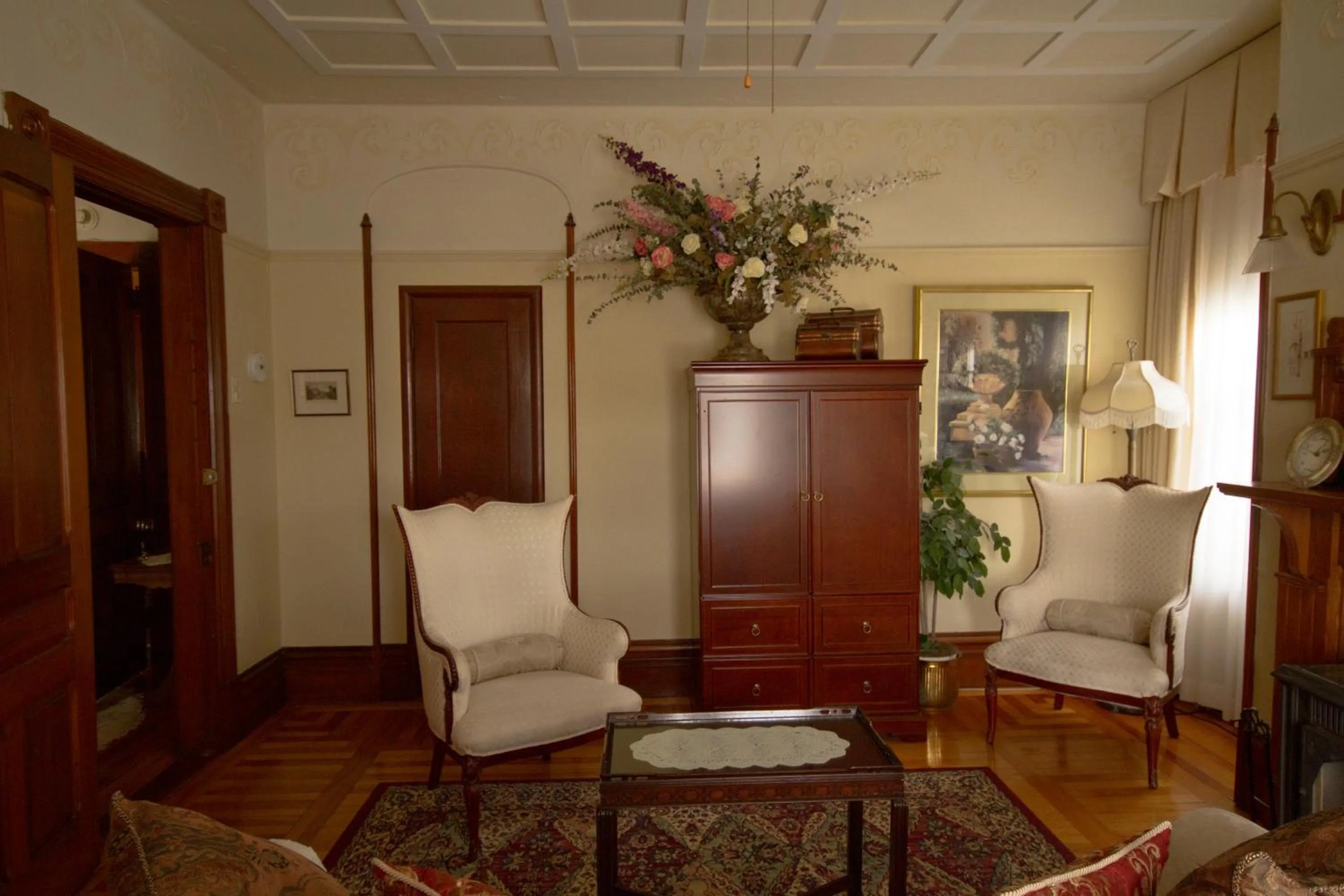 Living room, Seating Area in Victoria's Historic Inn