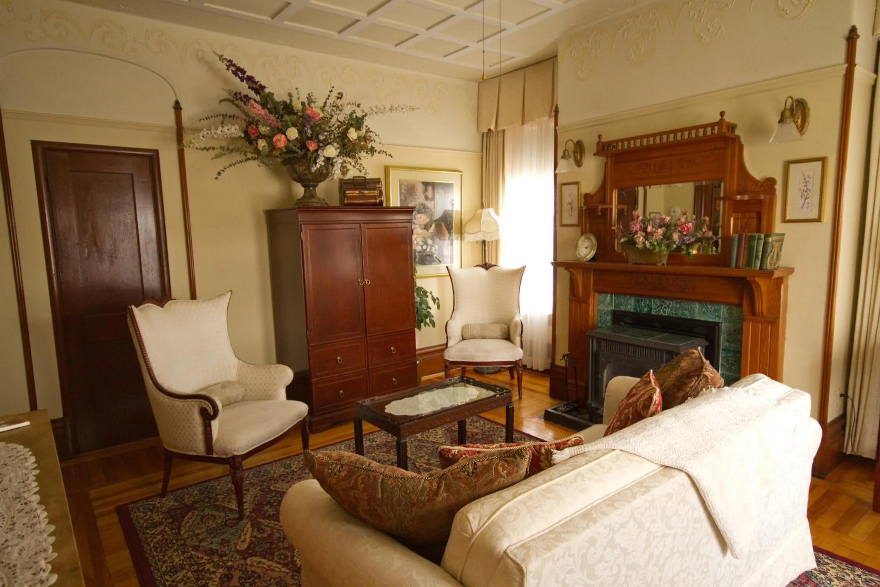 Seating Area in Victoria's Historic Inn