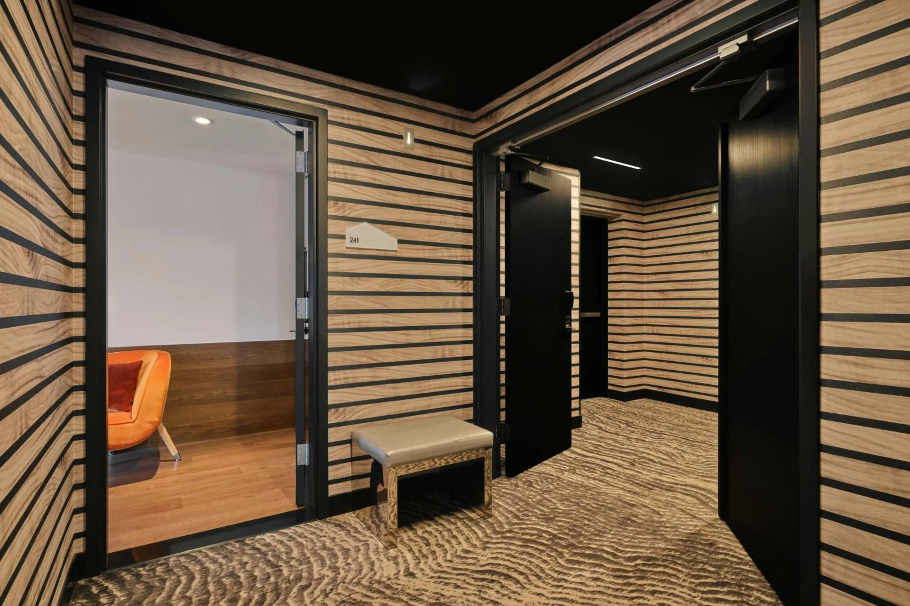 Photo of the whole room in W Aspen