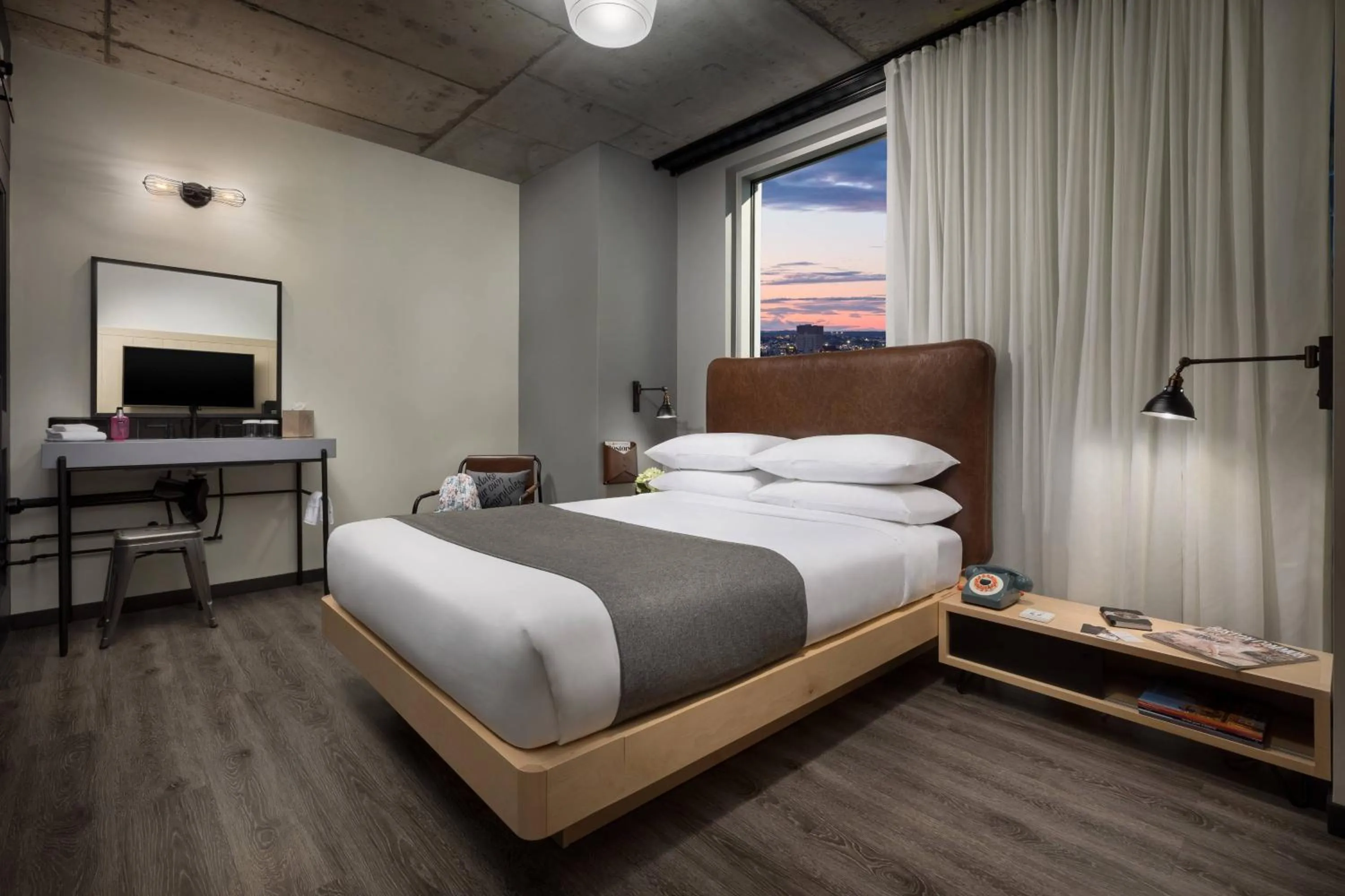 Bedroom, Bed in Moxy Boston Downtown
