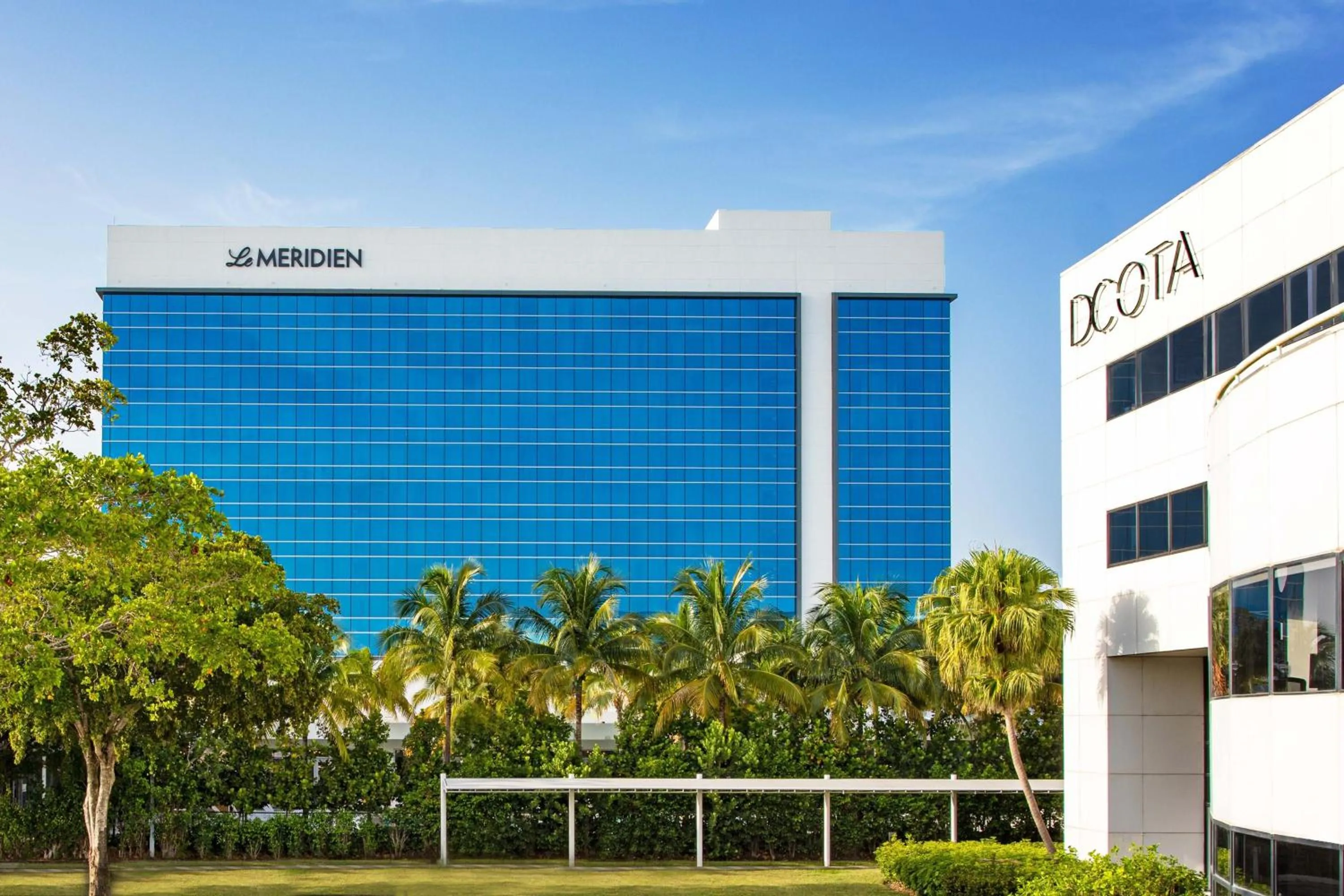 Property building in Le Meridien Dania Beach at Fort Lauderdale Airport
