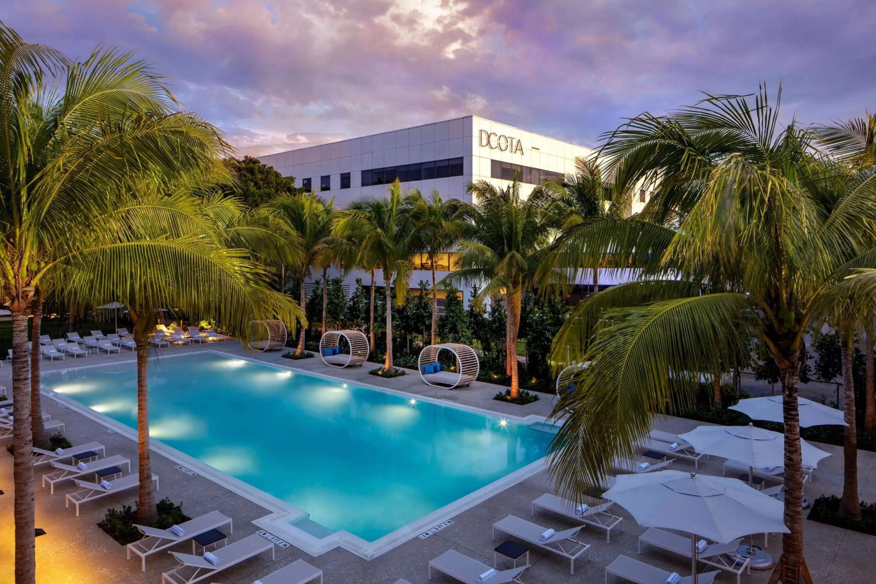 Swimming pool in Le Meridien Dania Beach at Fort Lauderdale Airport