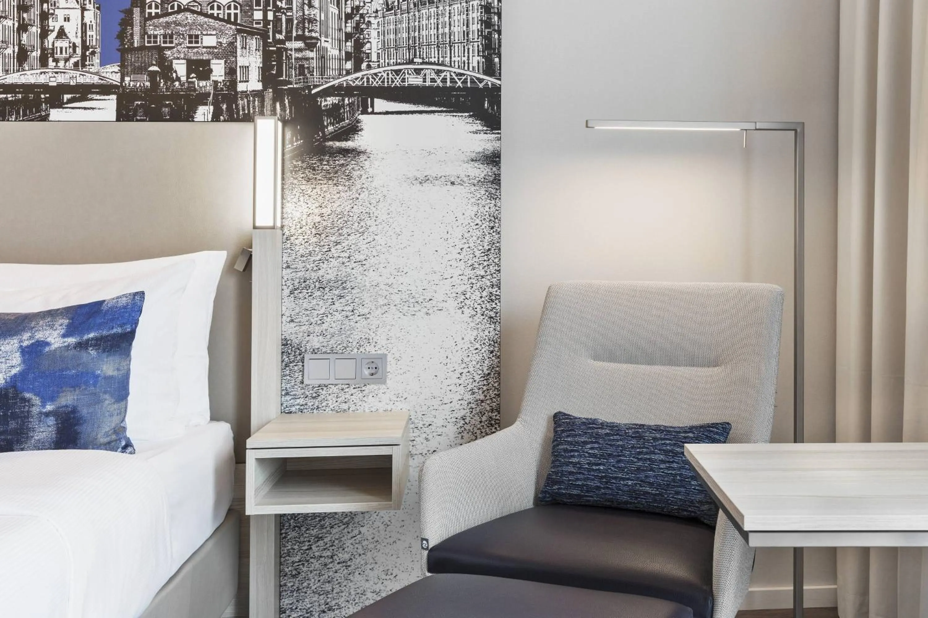 Photo of the whole room, Bed in Courtyard by Marriott Hamburg City