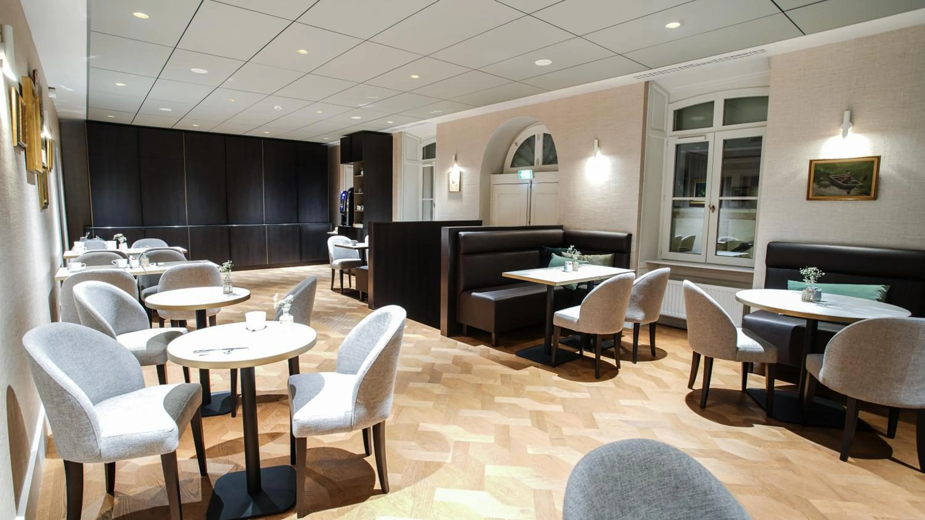 Restaurant/places to eat in Mercure Rennes Centre Place Bretagne