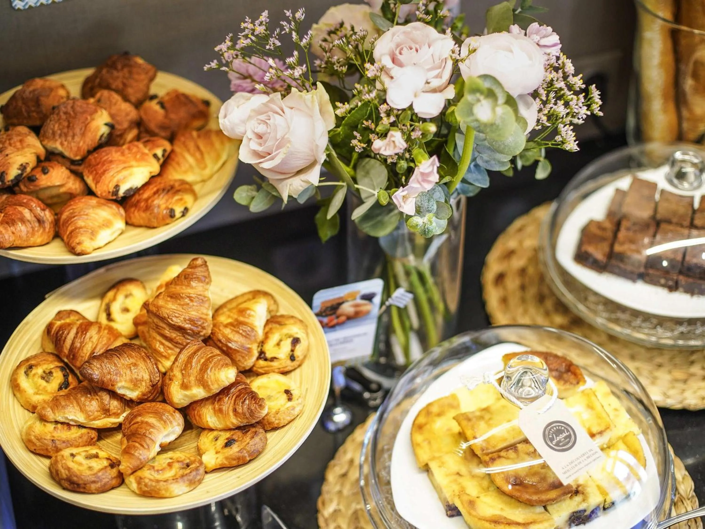 Breakfast in Mercure Rennes Centre Place Bretagne