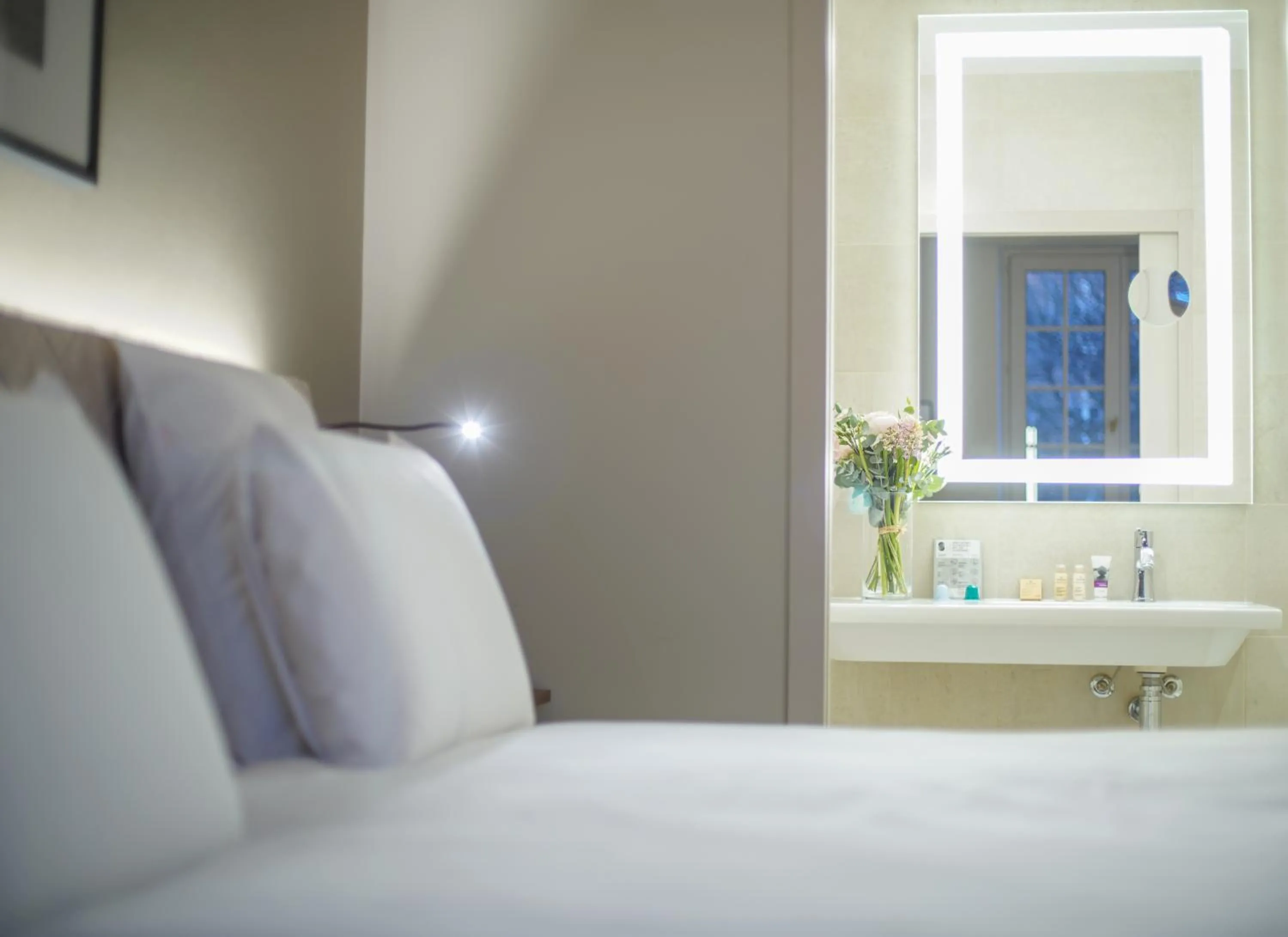 Bed in Mercure Rennes Centre Place Bretagne