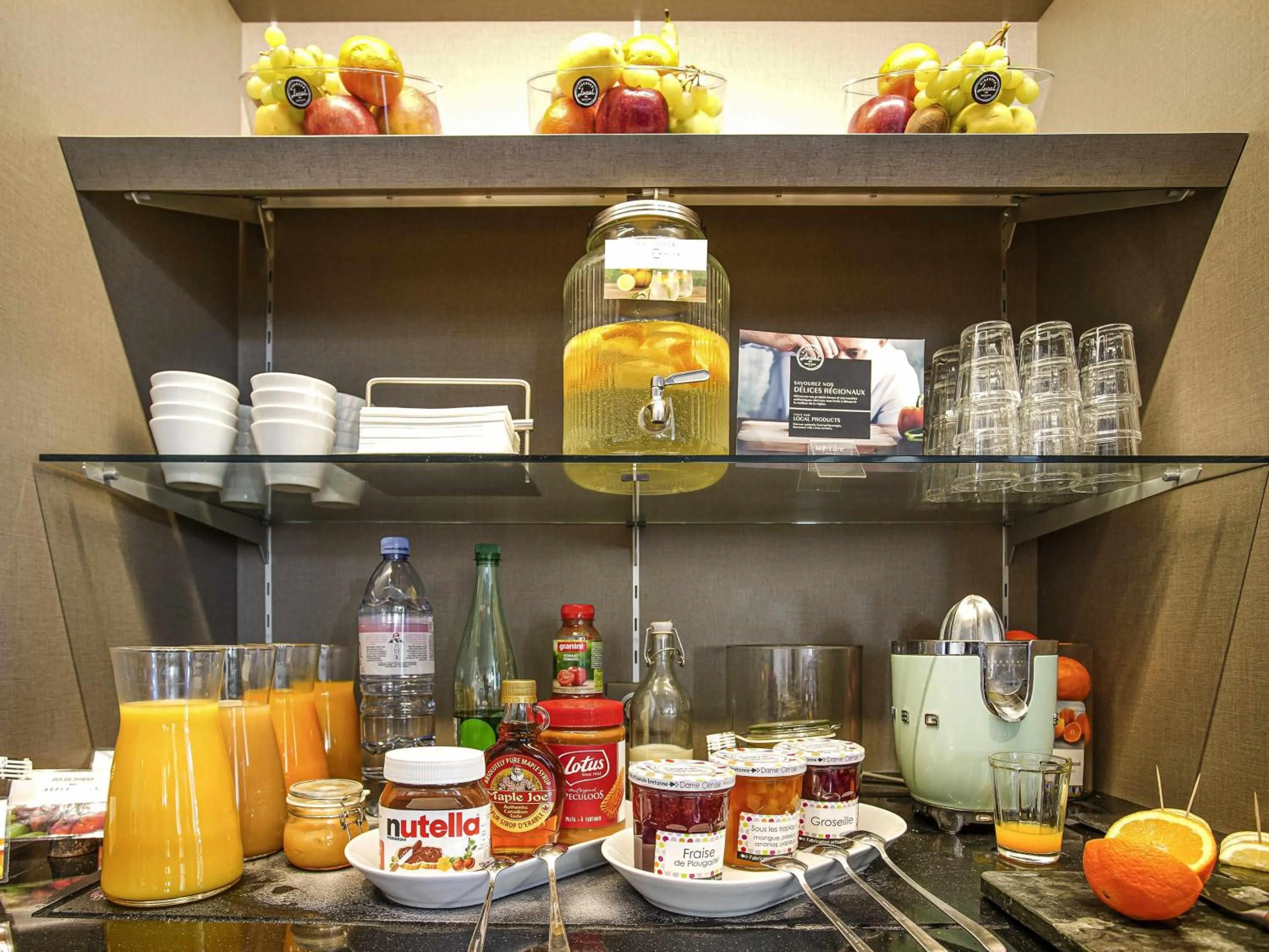 Breakfast in Mercure Rennes Centre Place Bretagne