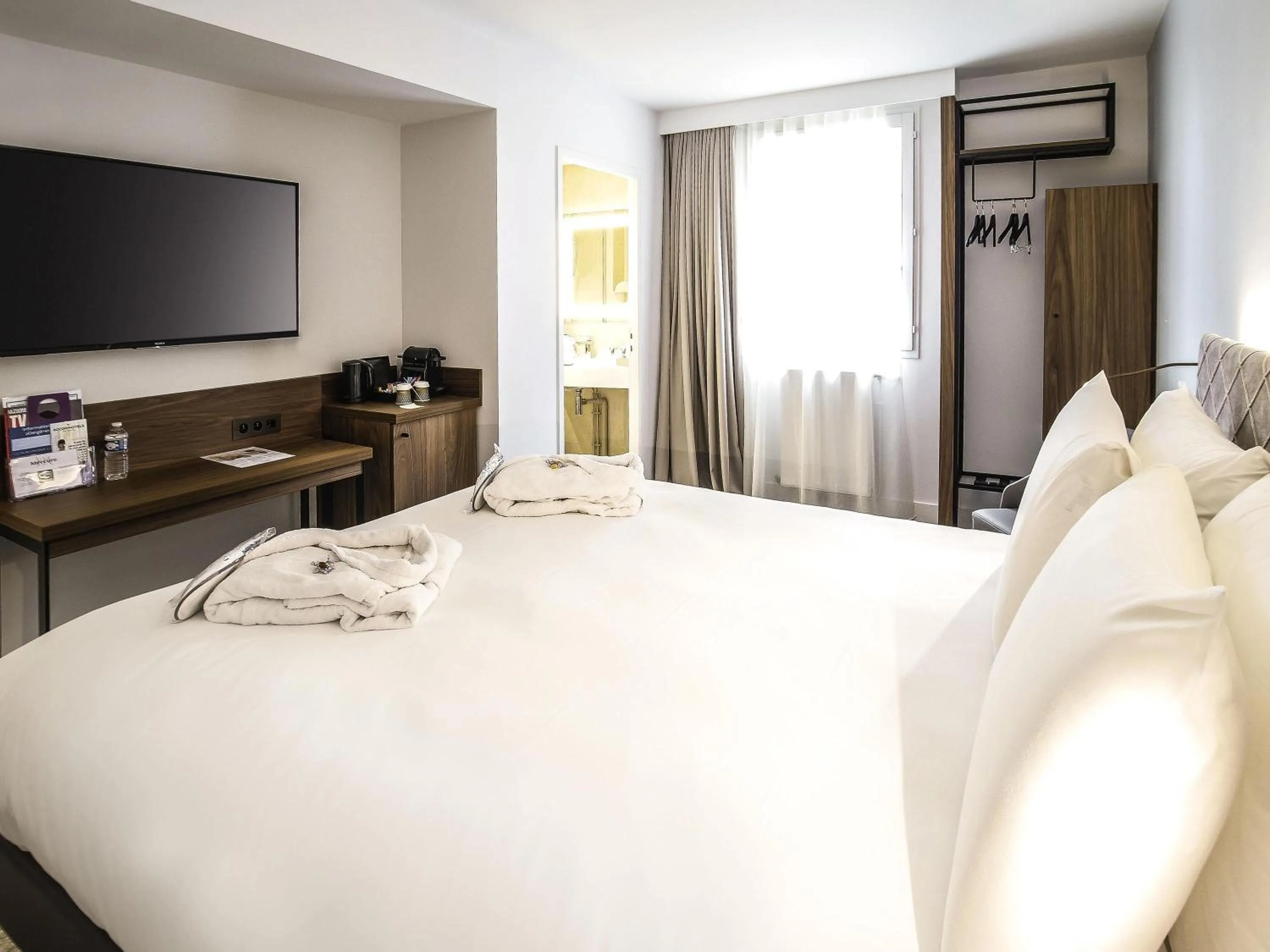 Bedroom, Bed in Mercure Rennes Centre Place Bretagne