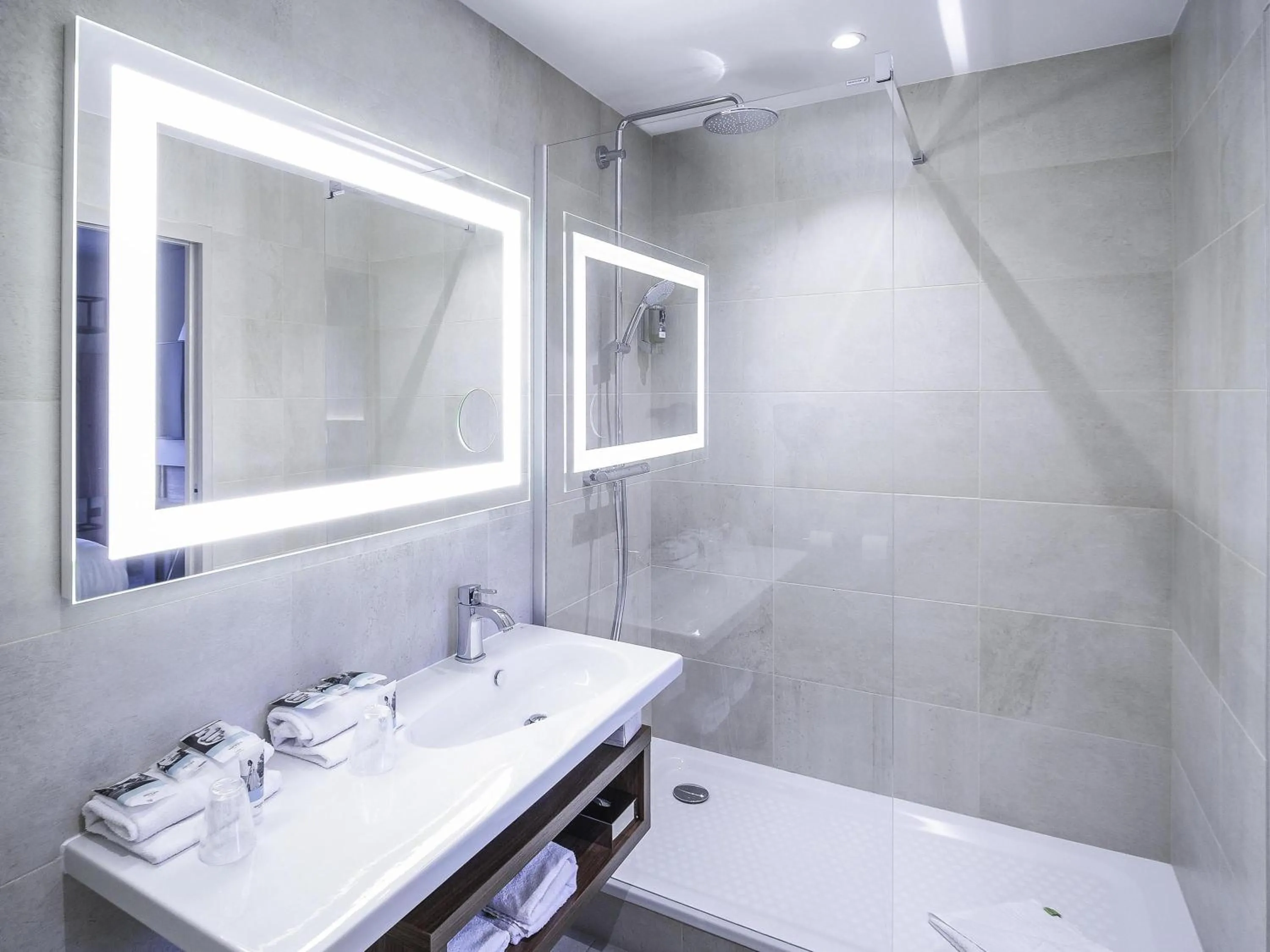 Bedroom in Mercure Rennes Centre Place Bretagne