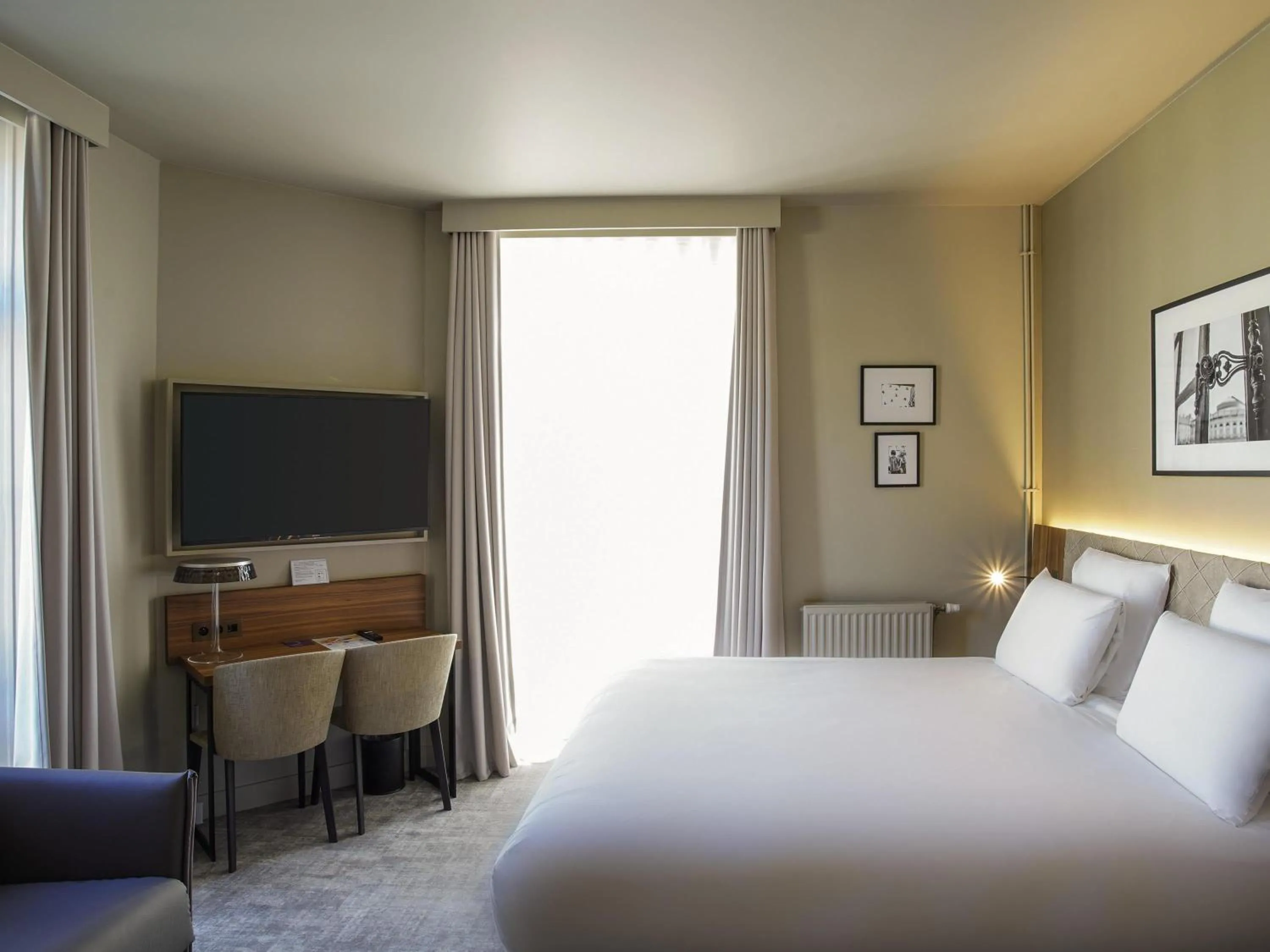 Bedroom, Bed in Mercure Rennes Centre Place Bretagne