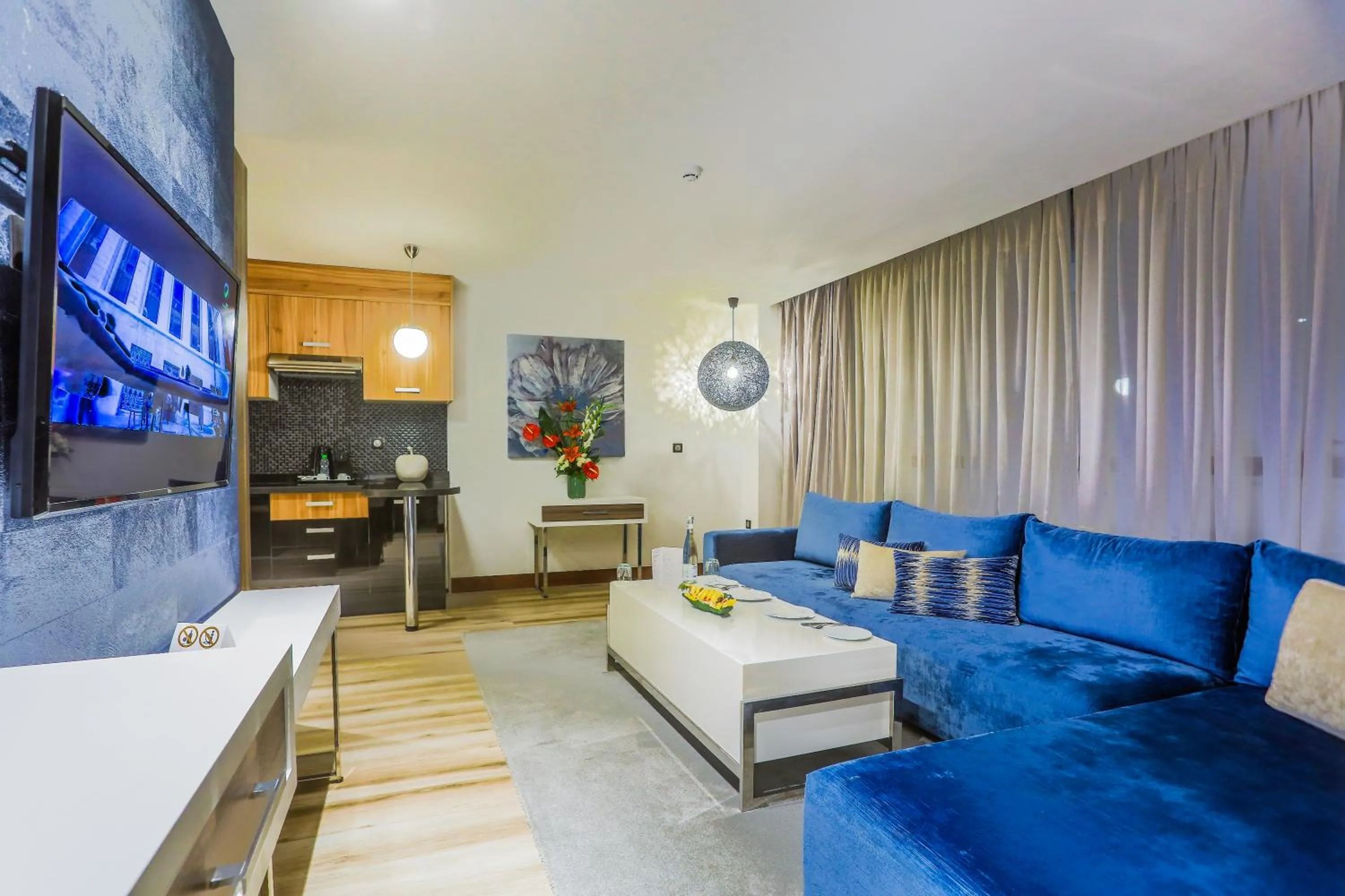 TV and multimedia in SBN Suite Hôtel