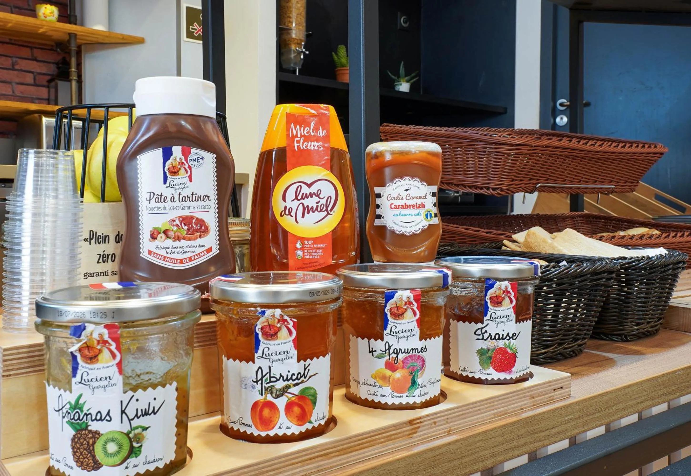 Breakfast in B&B HOTEL Marseille Centre Vieux Port