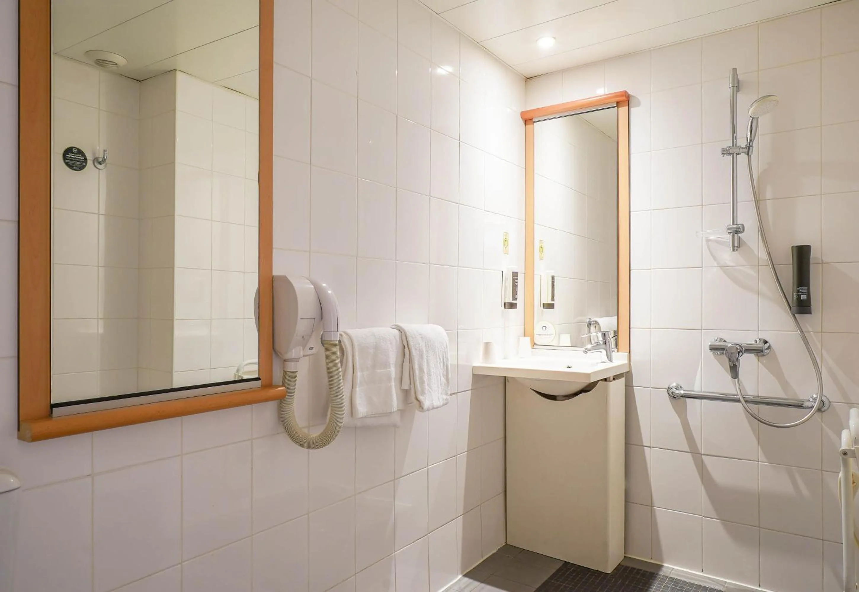 Bathroom in B&B HOTEL Marseille Centre Vieux Port