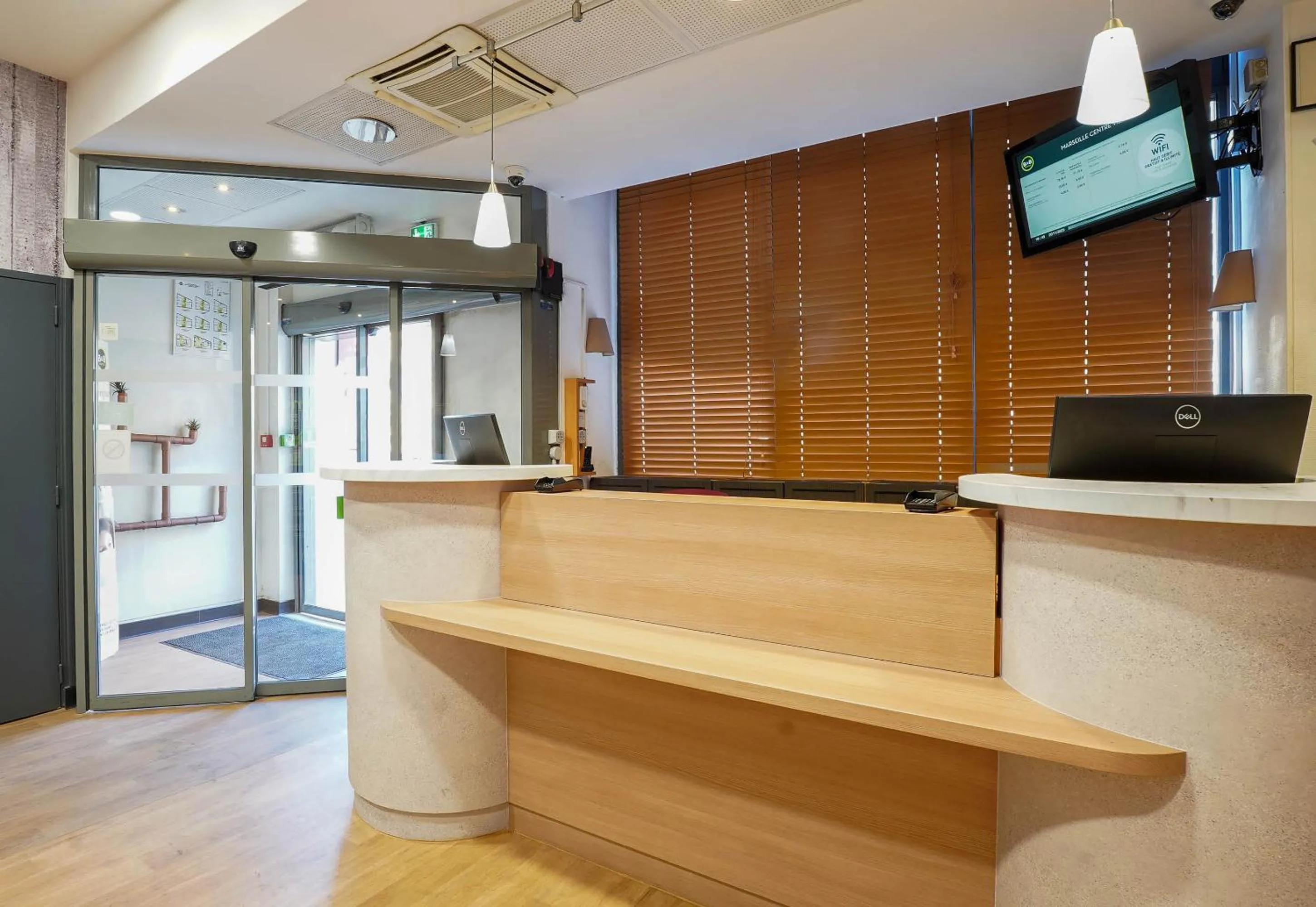 Lobby or reception in B&B HOTEL Marseille Centre Vieux Port