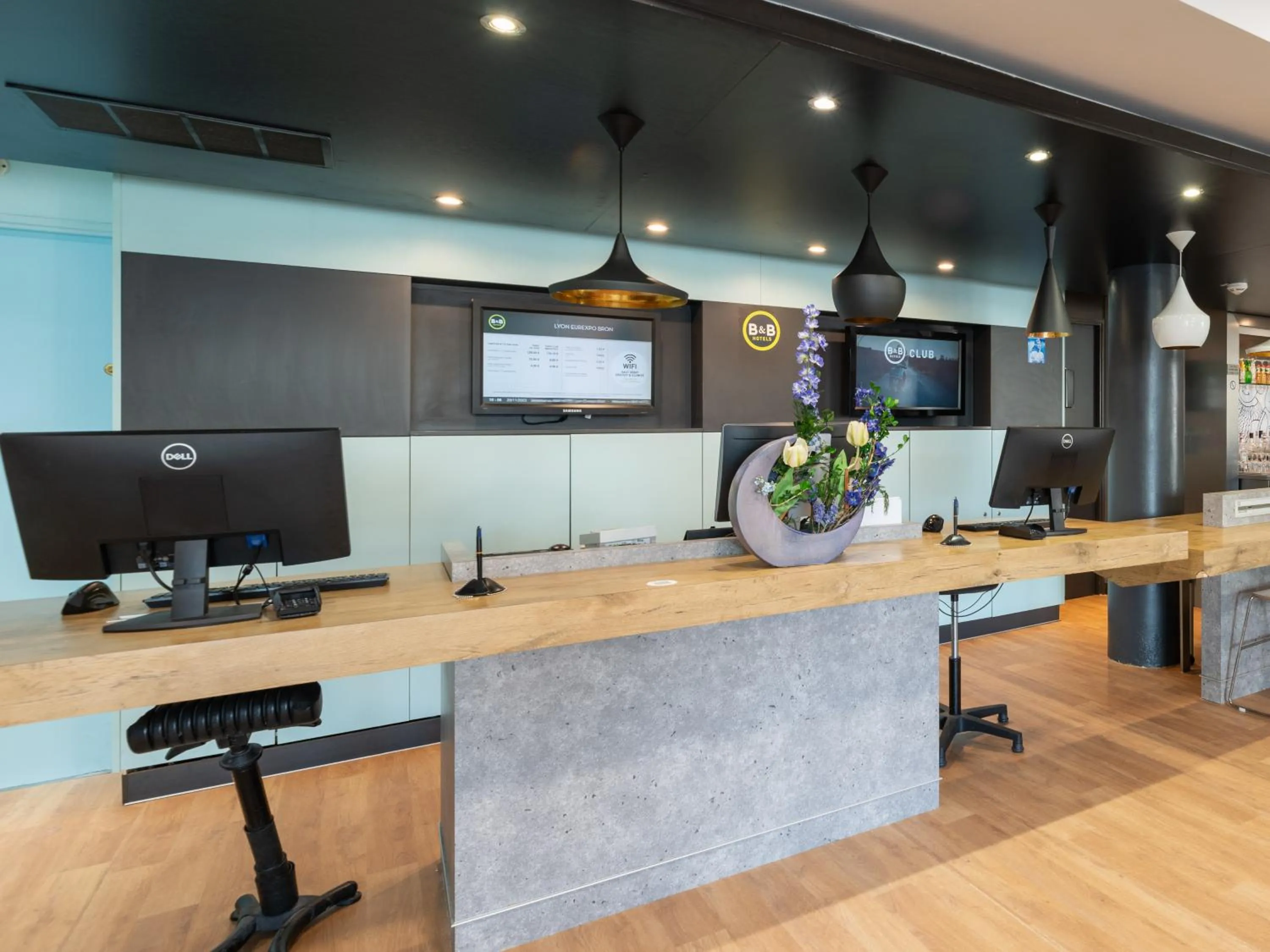 Lobby or reception in B&B HOTEL Lyon Eurexpo Bron