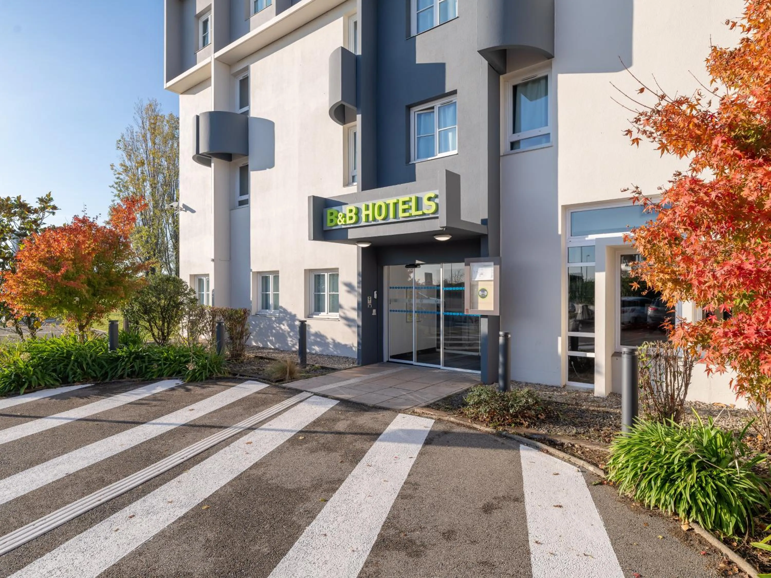 Facade/entrance in B&B HOTEL Lyon Eurexpo Bron