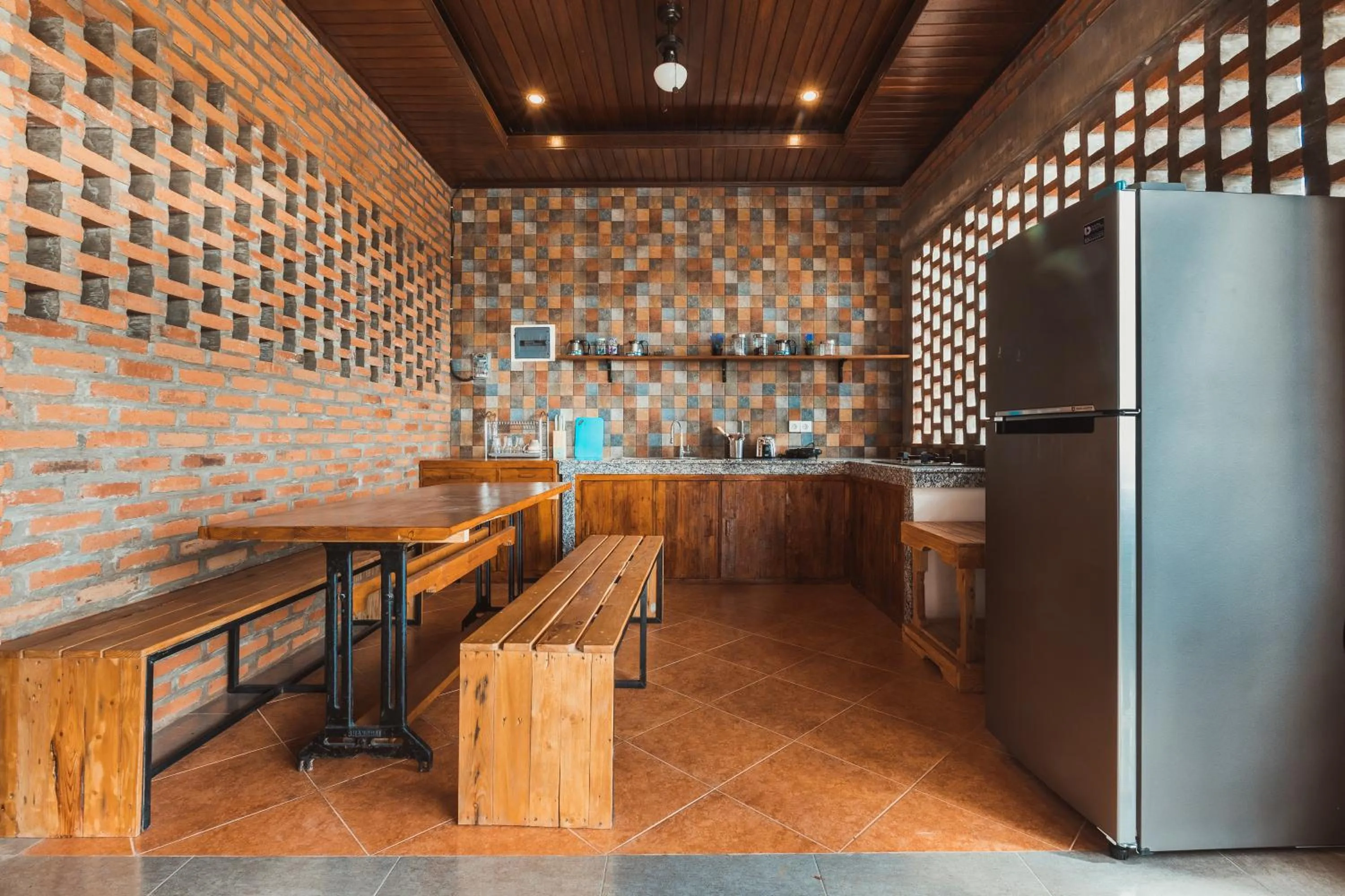 Restaurant/places to eat in Big Brother Berawa Beach