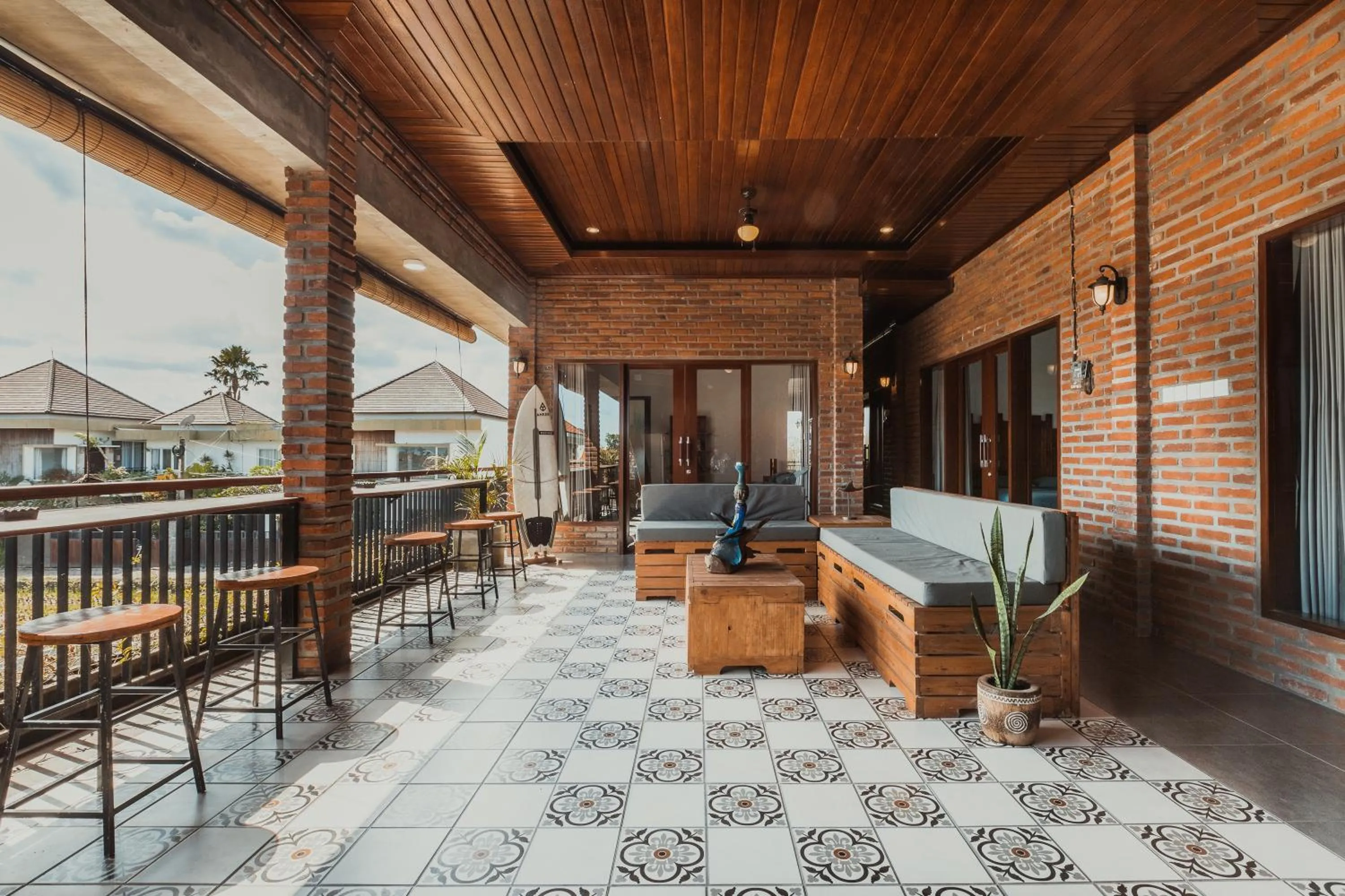 Restaurant/places to eat in Big Brother Berawa Beach