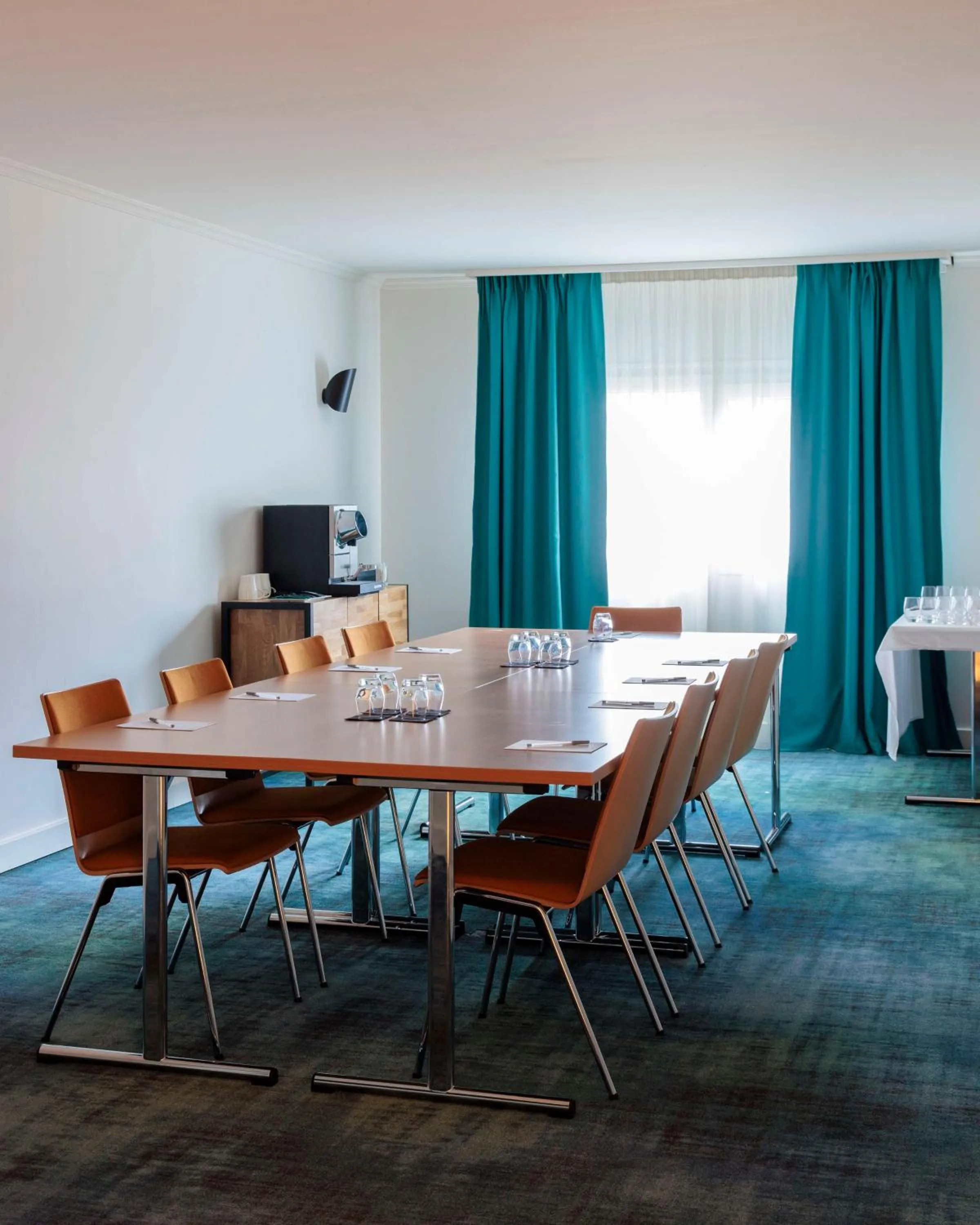 Meeting/conference room in Hilton Garden Inn Marseille Provence Airport