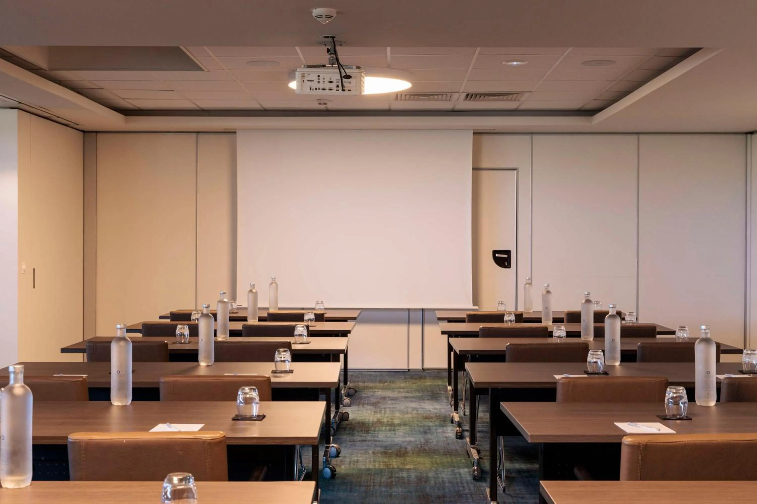 Meeting/conference room in Hilton Garden Inn Marseille Provence Airport