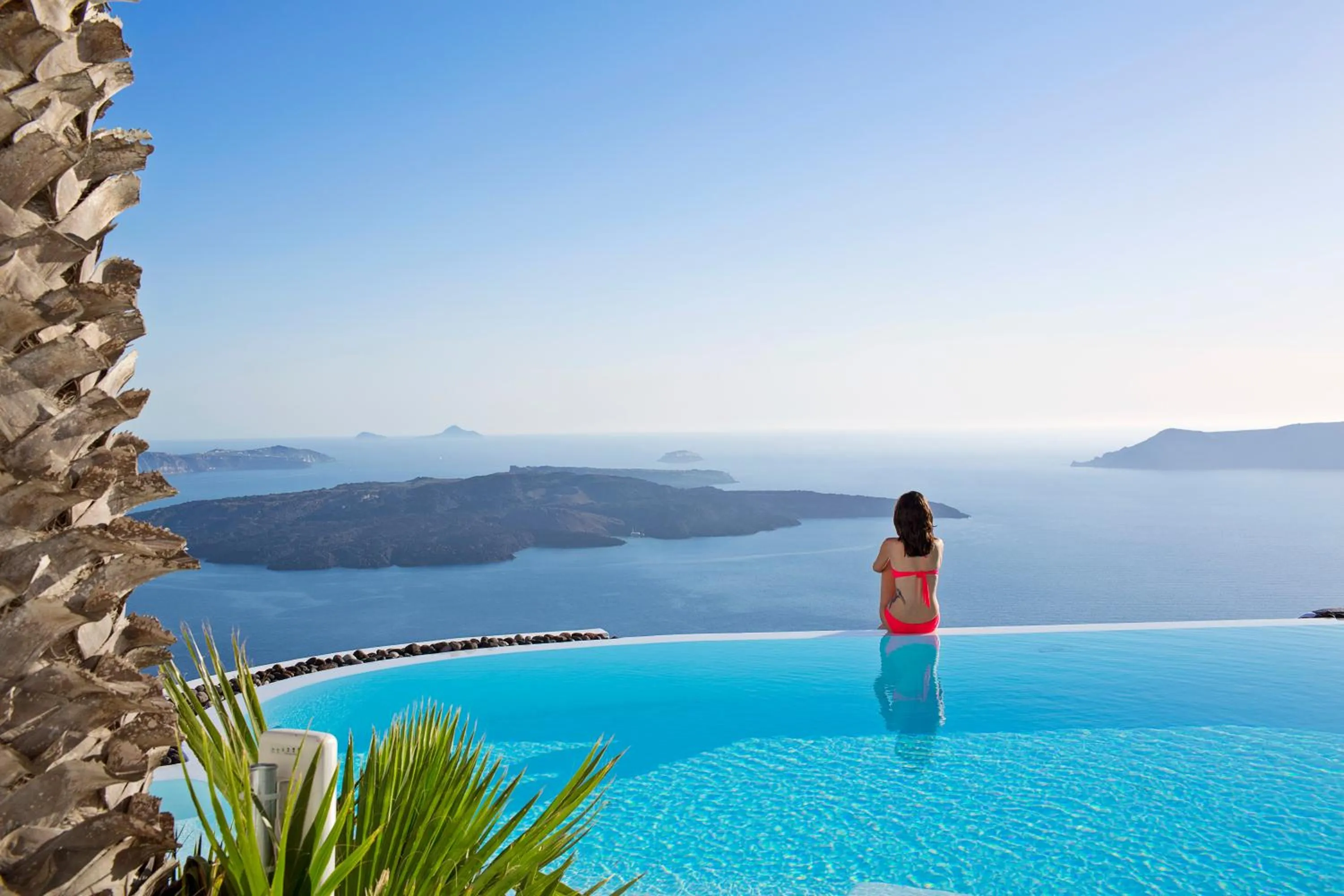 Swimming pool in Alta Vista Suites