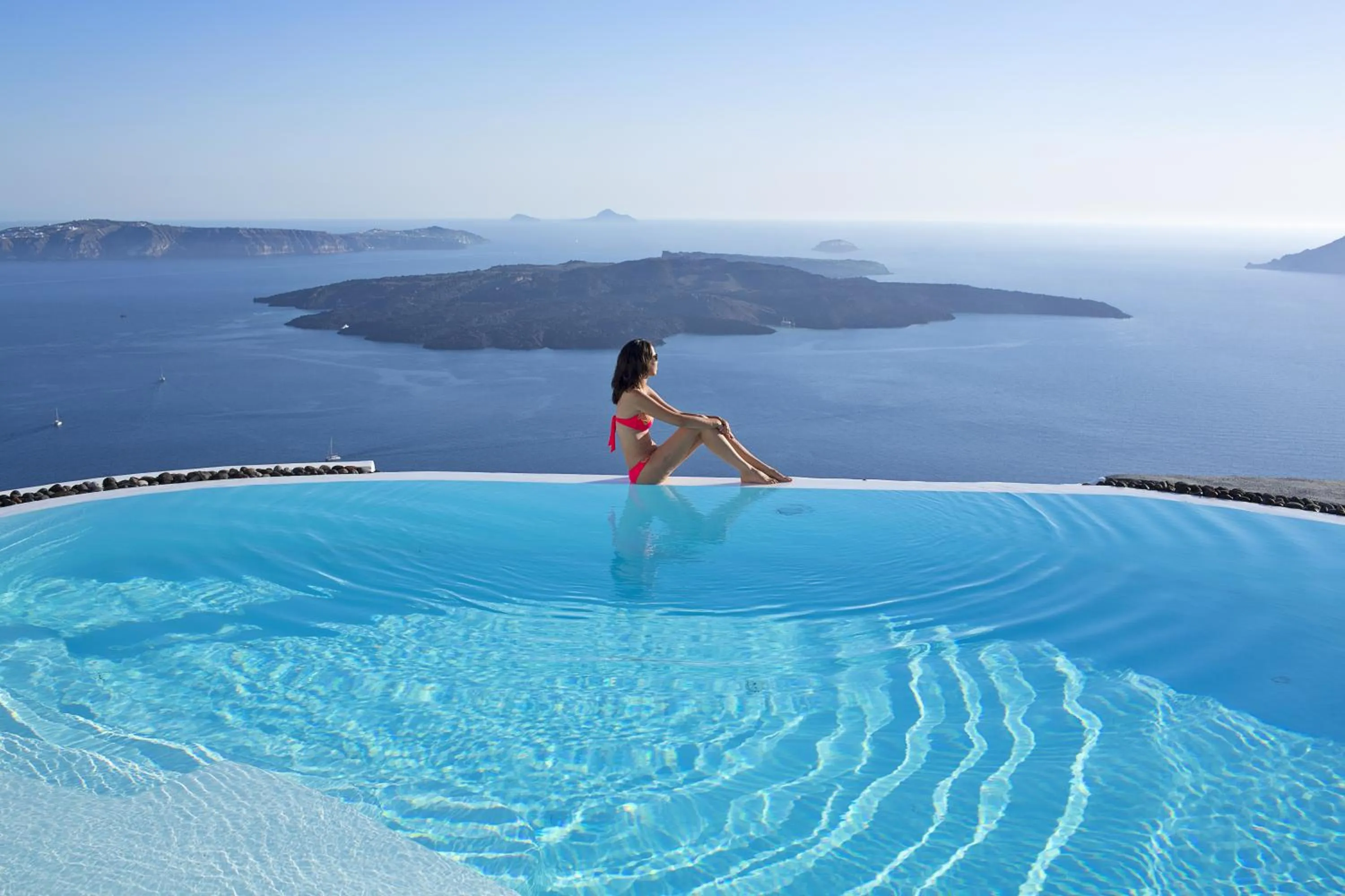 Swimming pool in Alta Vista Suites