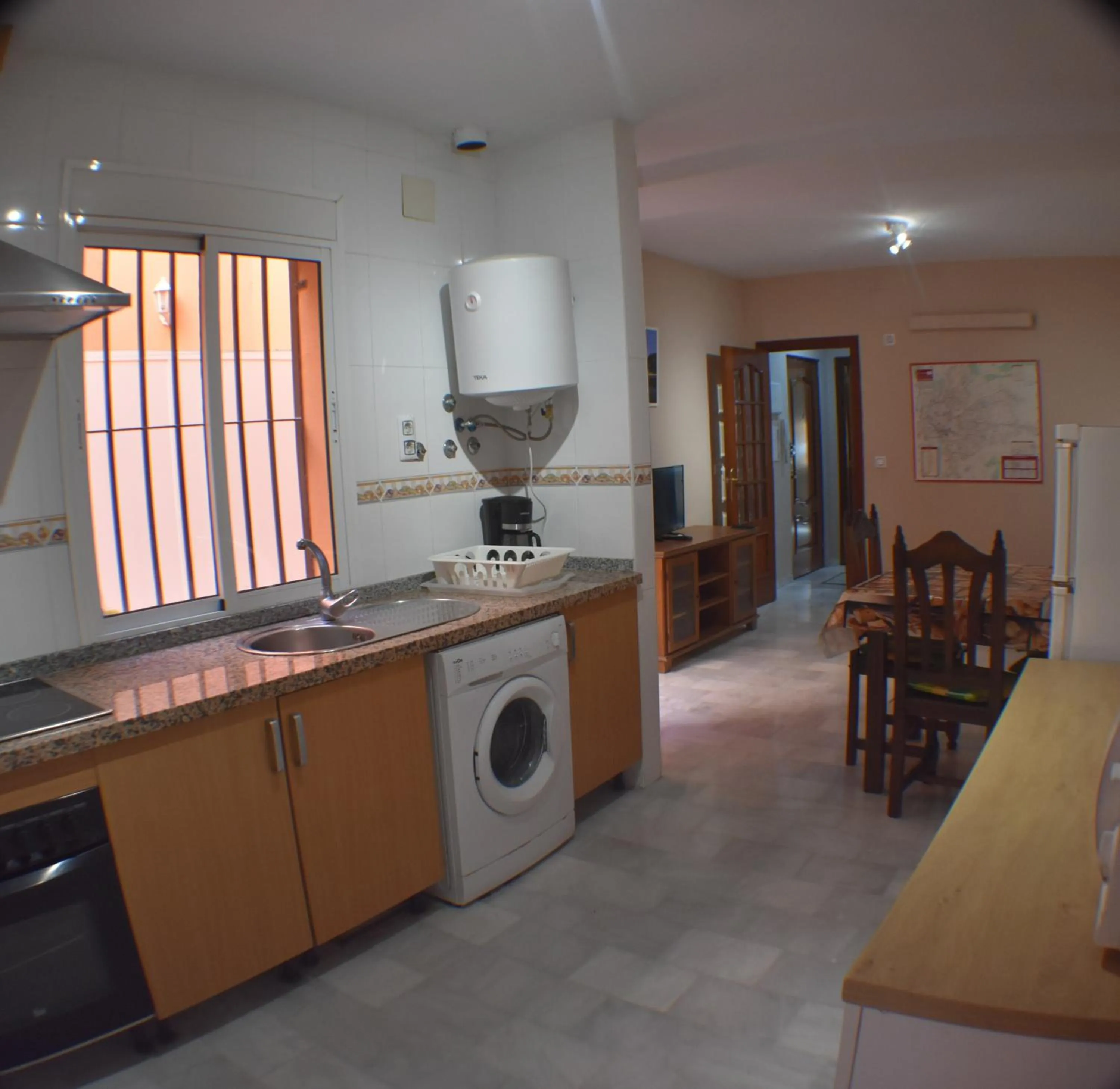 Kitchen or kitchenette in Hostal Alamare