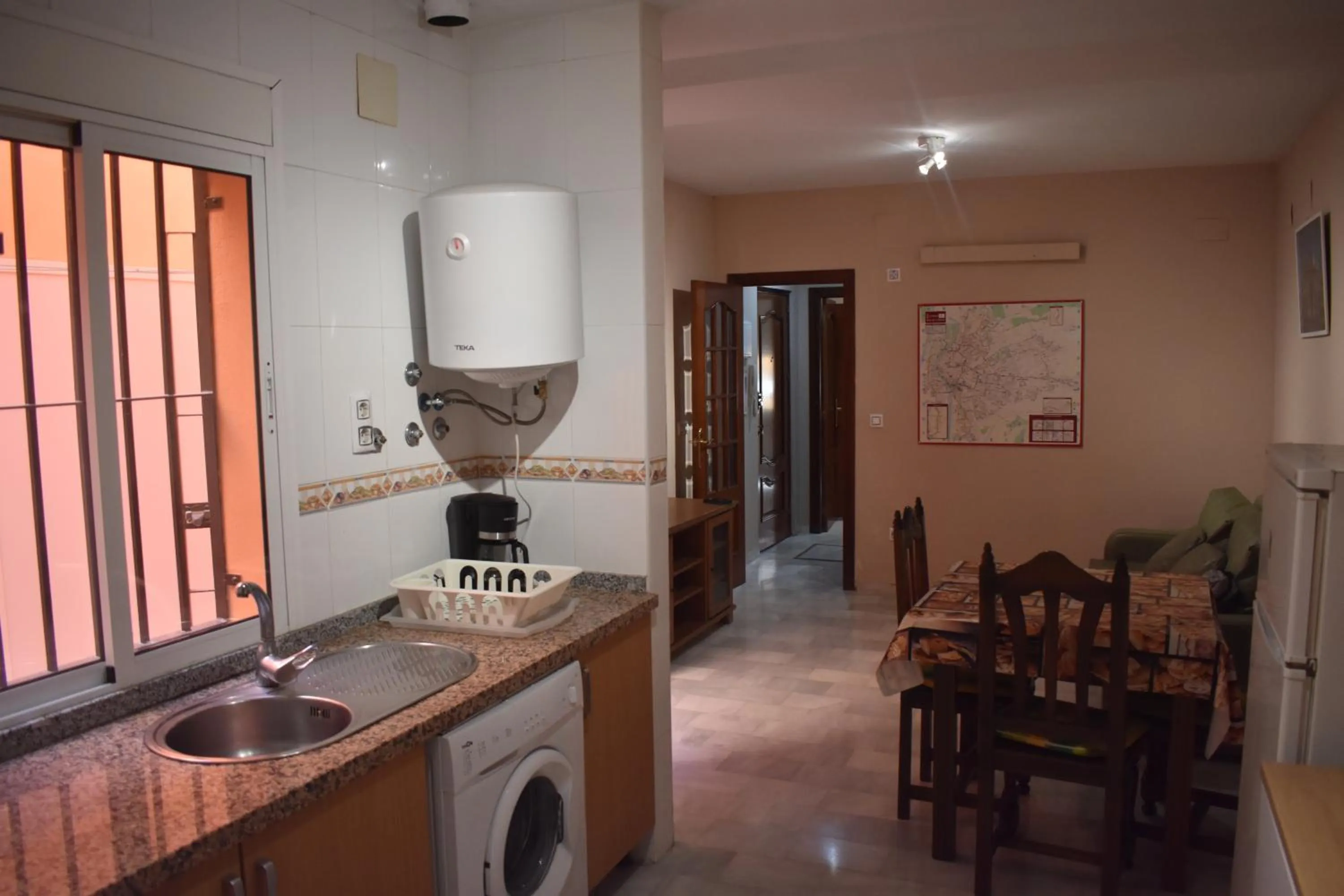 Kitchen or kitchenette in Hostal Alamare