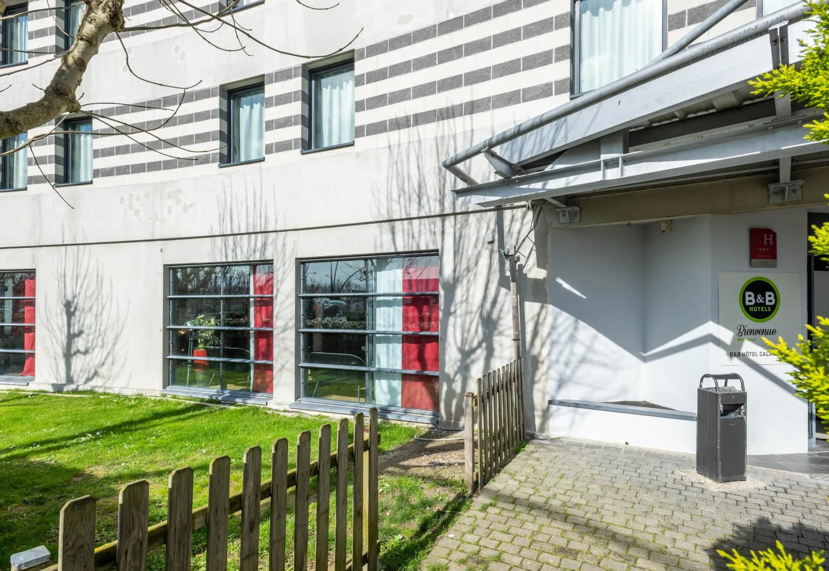 Property building in B&B HOTEL Calais Terminal Cité Europe 3 étoiles