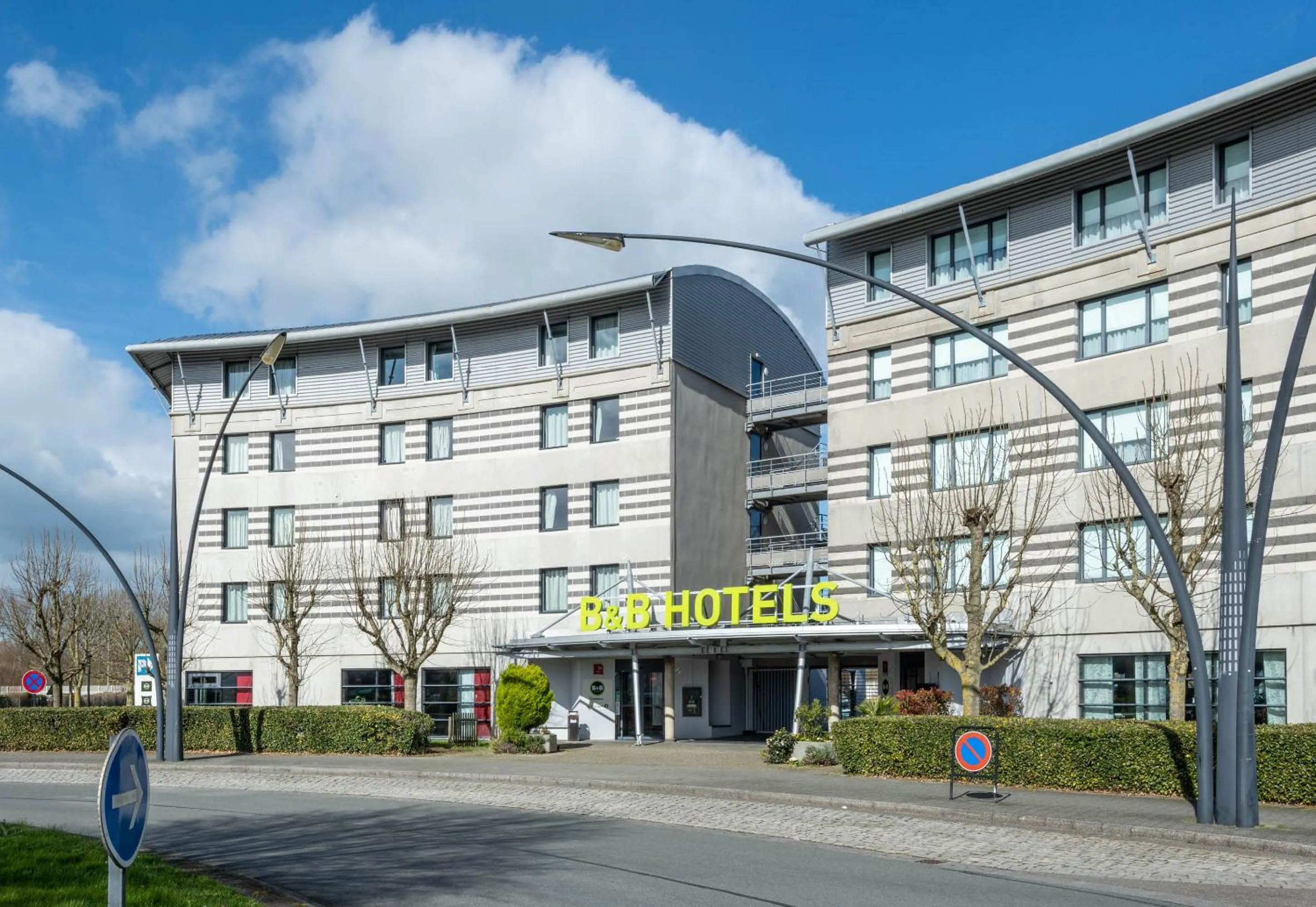 Property building in B&B HOTEL Calais Terminal Cité Europe 3 étoiles