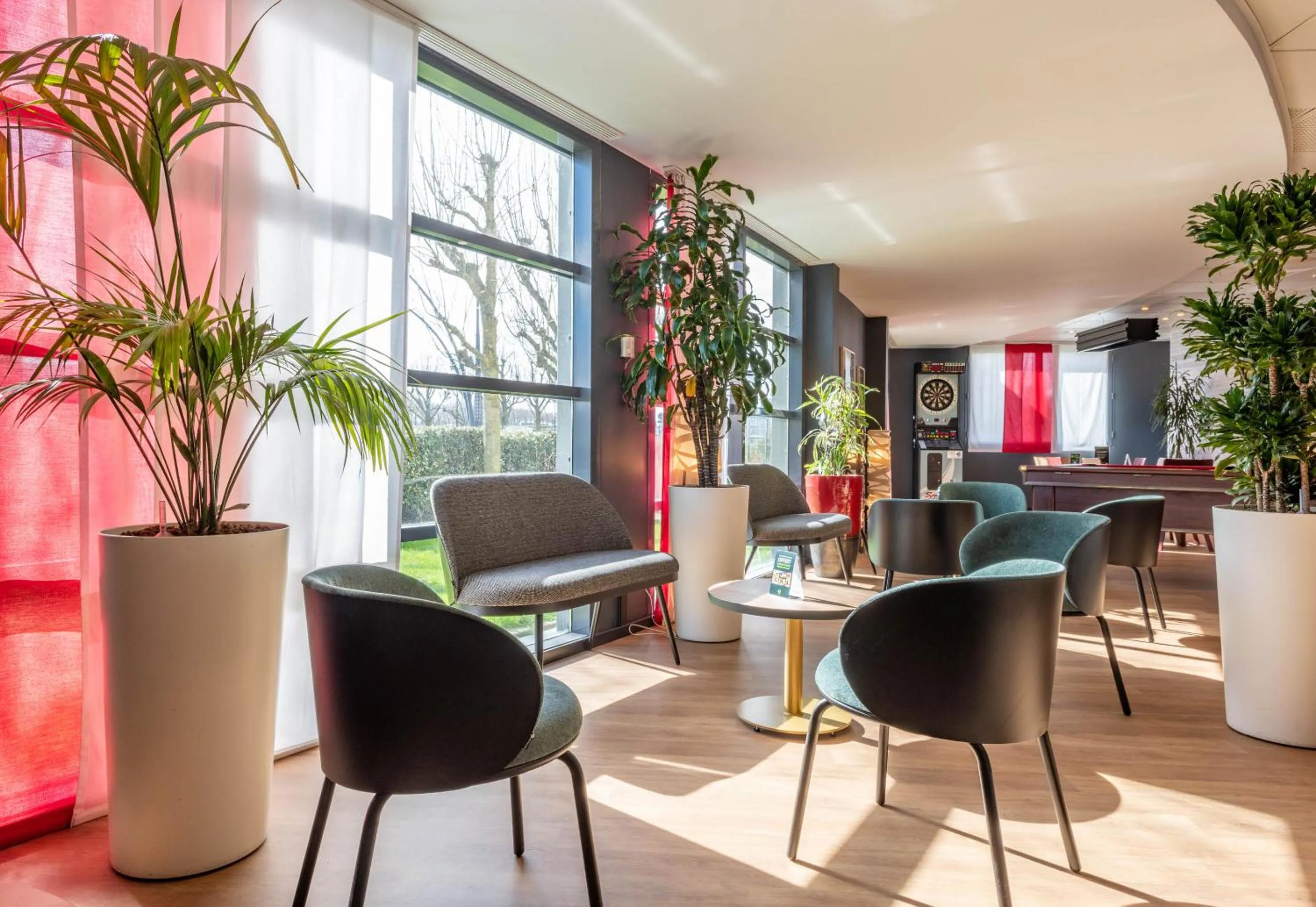 Lobby or reception in B&B HOTEL Calais Terminal Cité Europe 3 étoiles