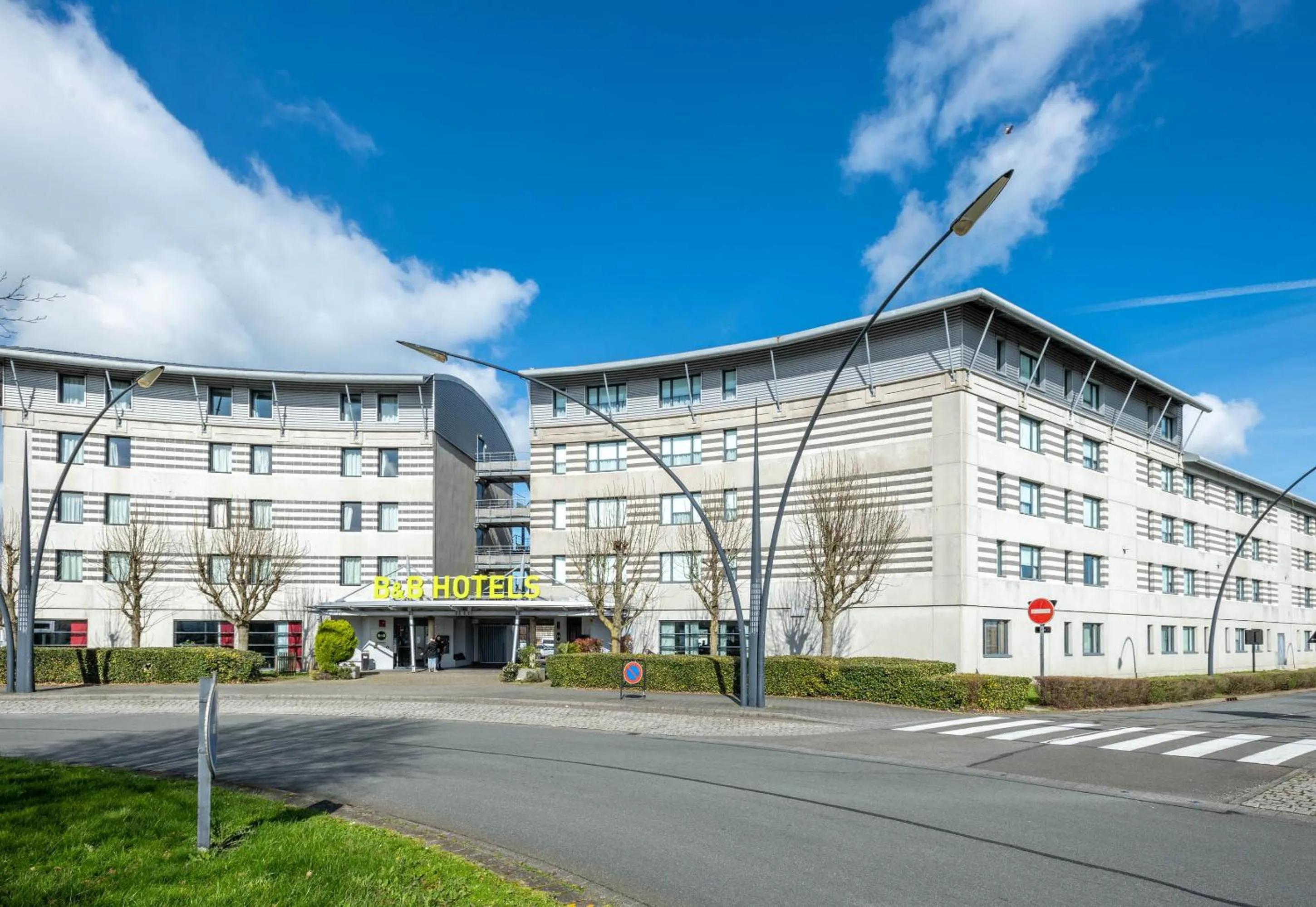 Property building in B&B HOTEL Calais Terminal Cité Europe 3 étoiles