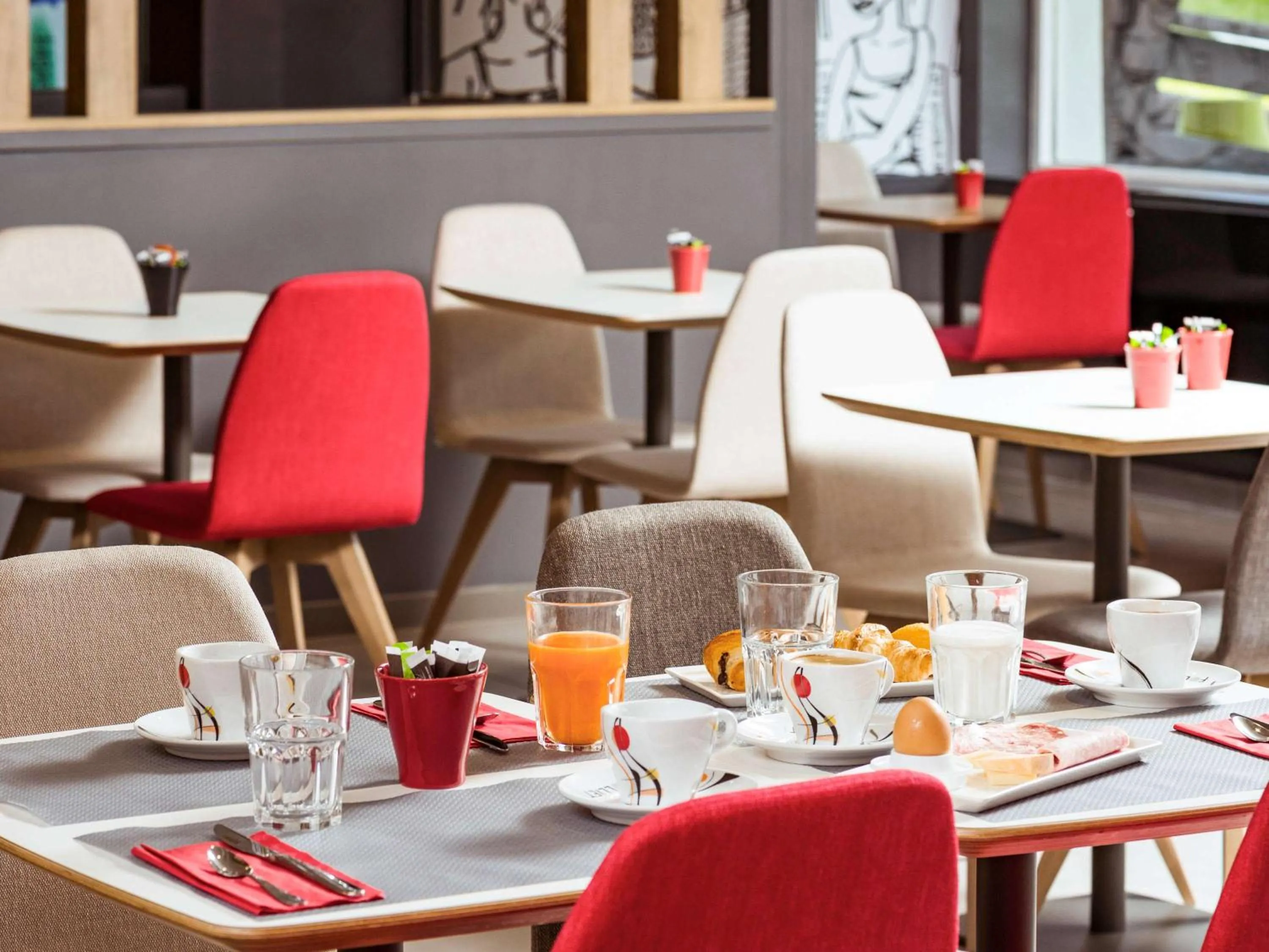 Restaurant/places to eat in ibis Saint Rambert d'Albon