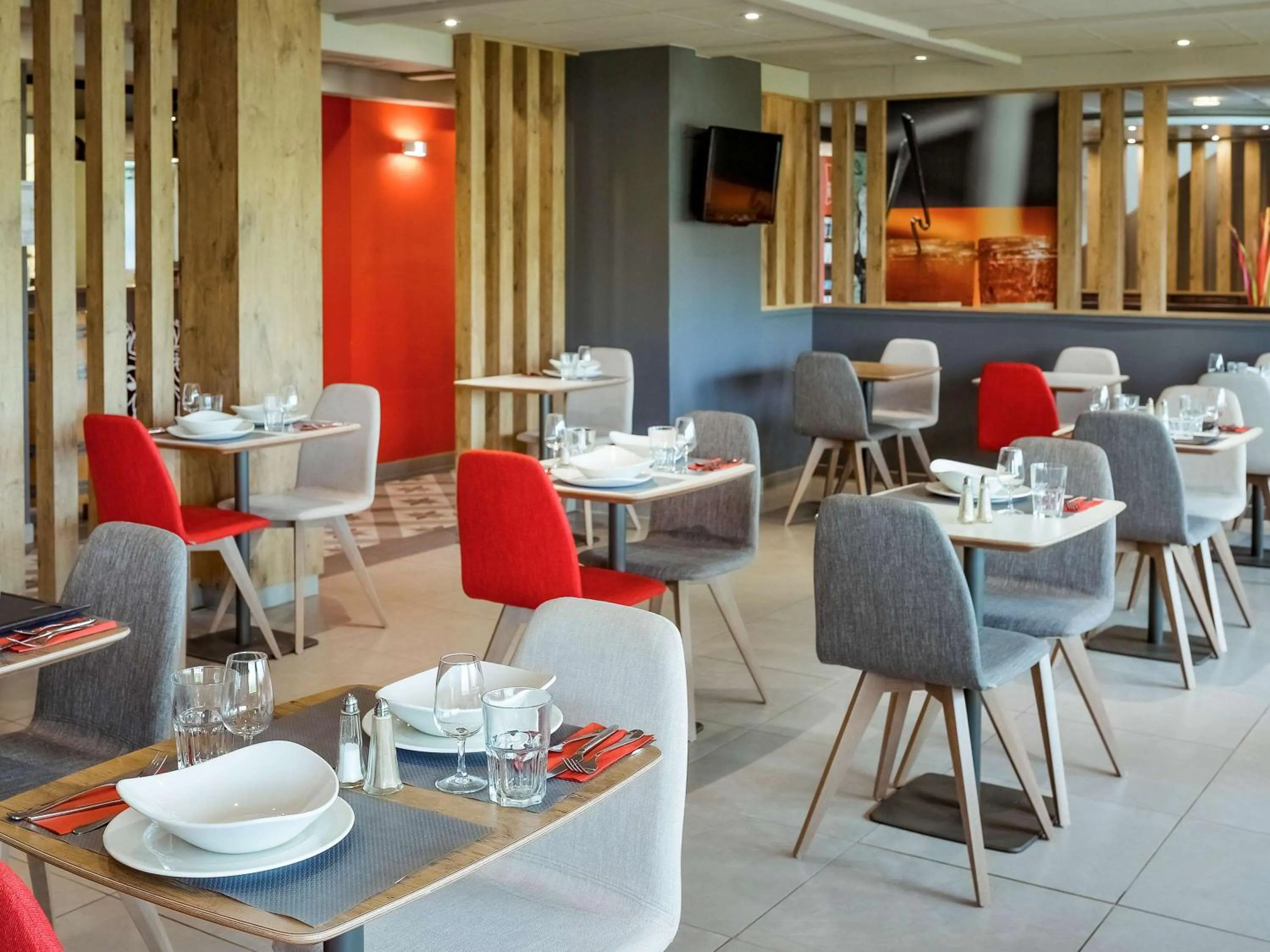 Restaurant/places to eat in ibis Saint Rambert d'Albon