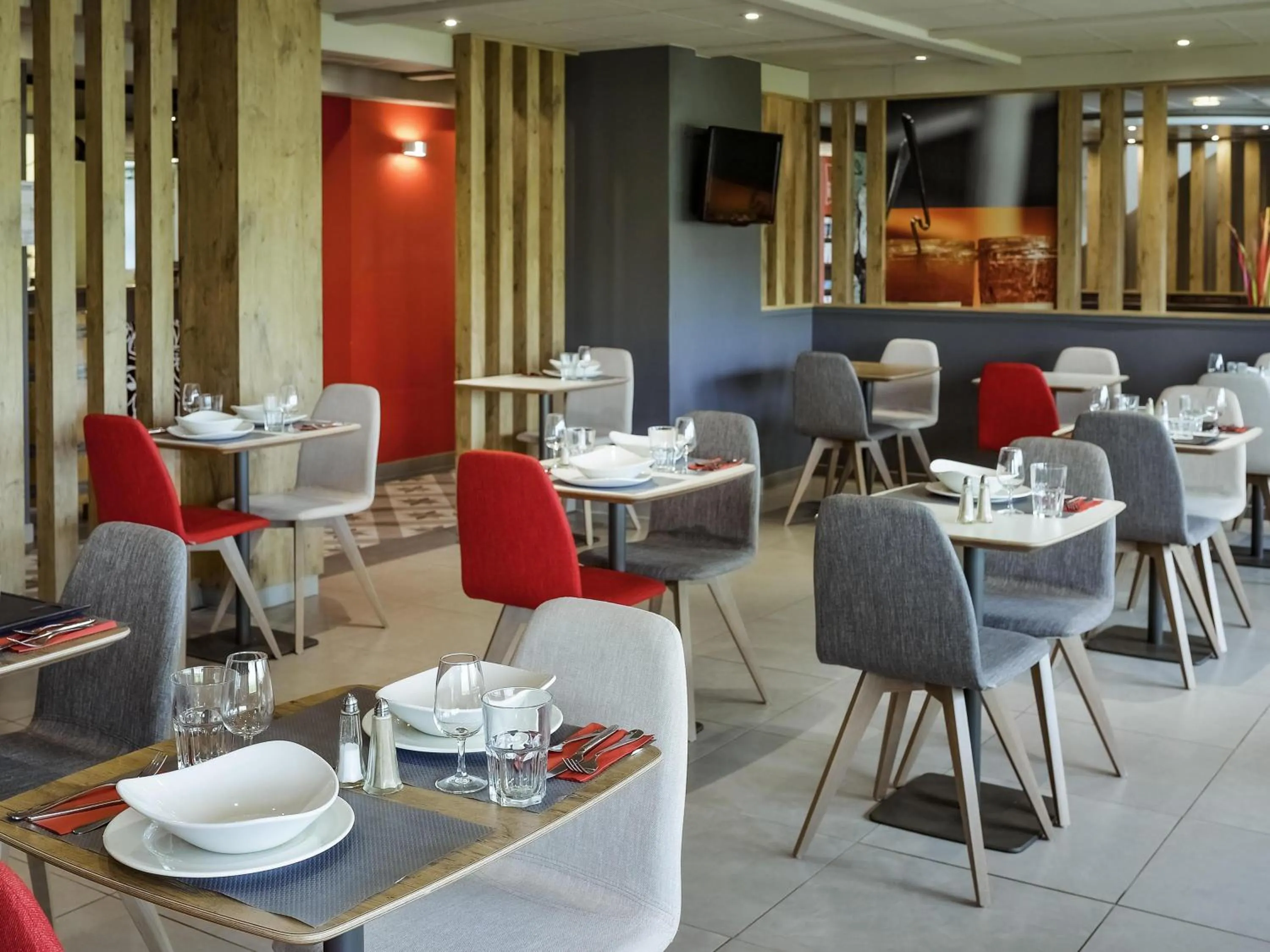 Restaurant/places to eat in ibis Saint Rambert d'Albon