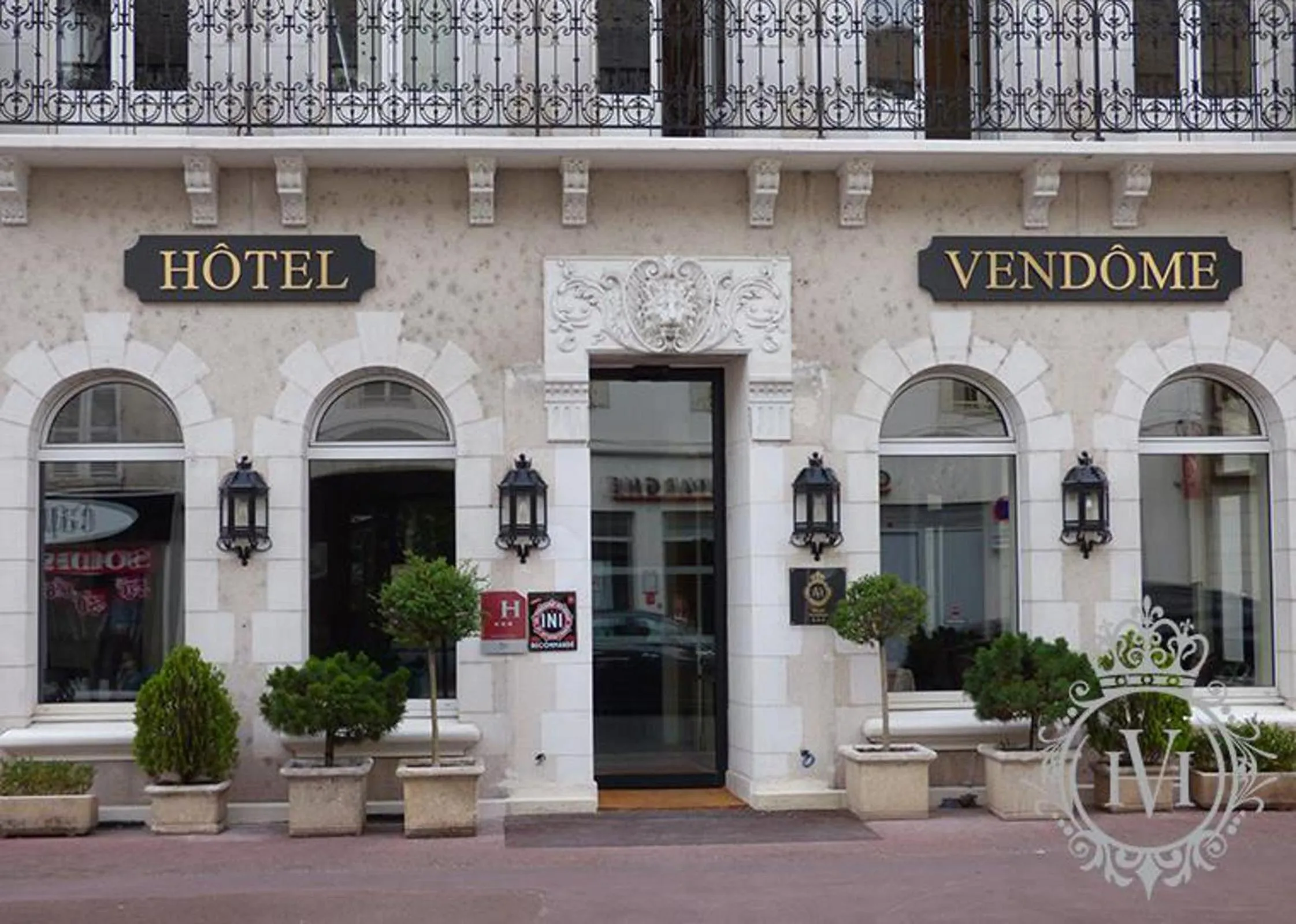 Facade/entrance in Hotel Vendome - BW Signature Collection