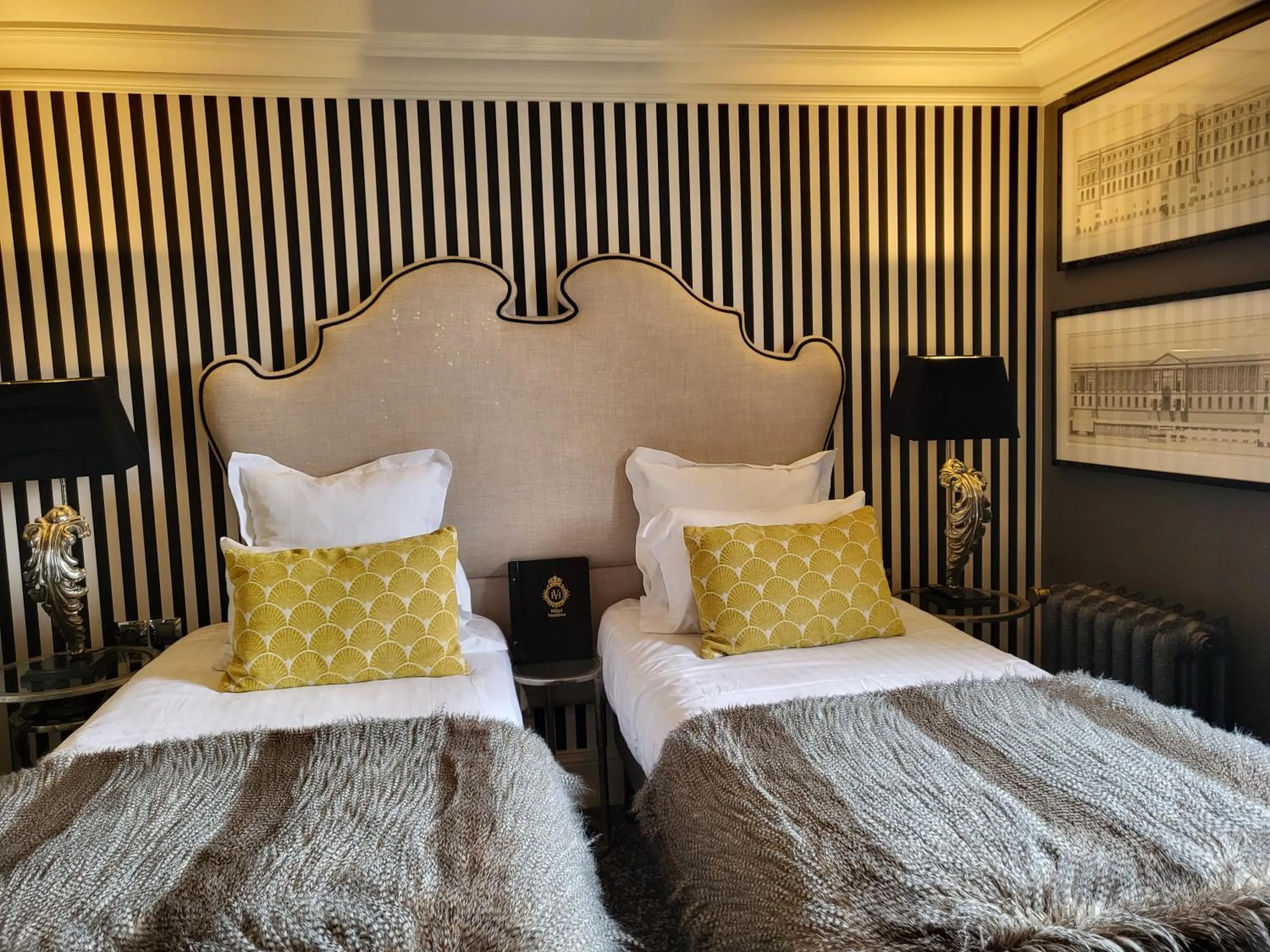 Bedroom, Bed in Hotel Vendome - BW Signature Collection