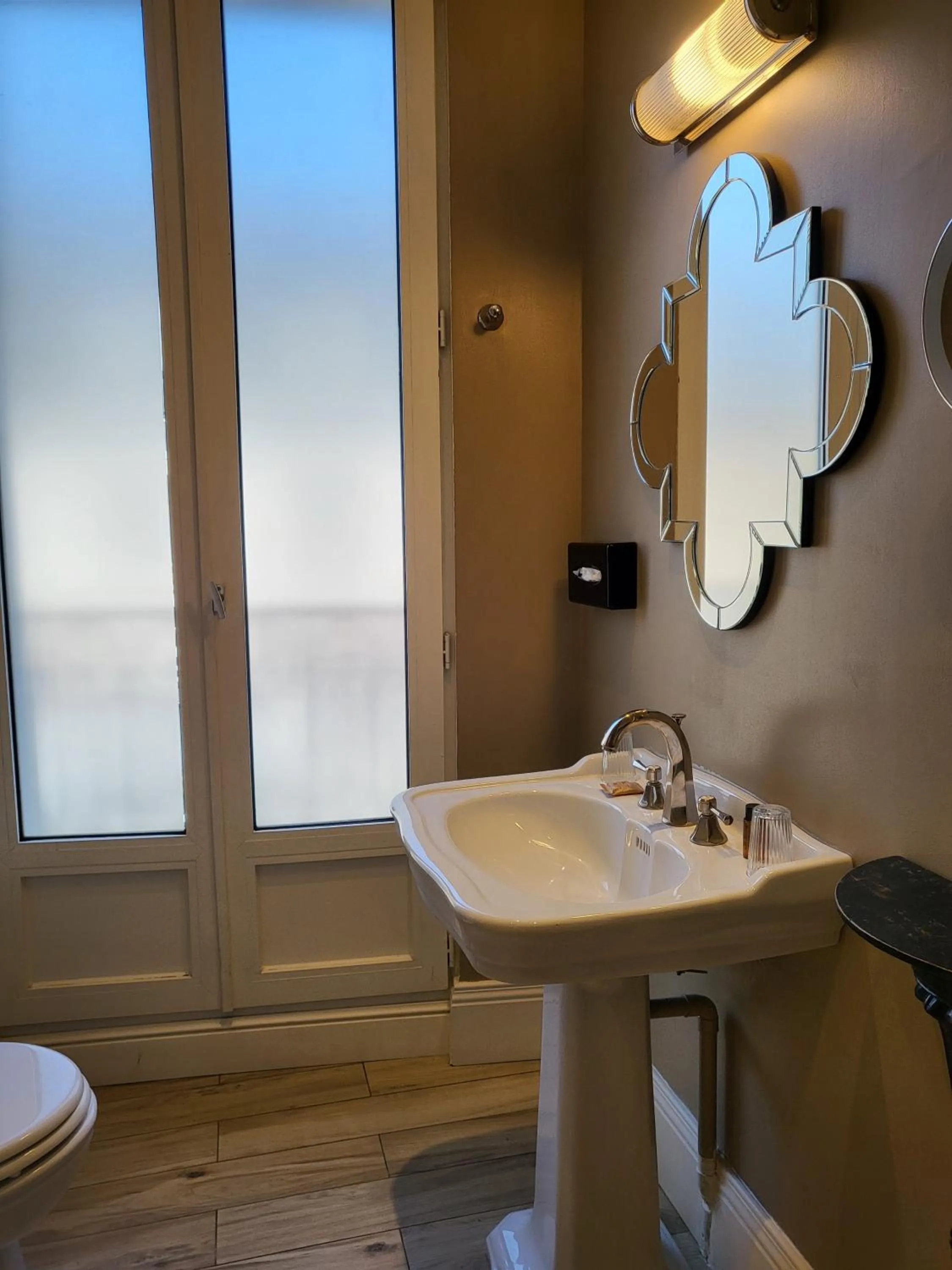 Bathroom in Hotel Vendome - BW Signature Collection