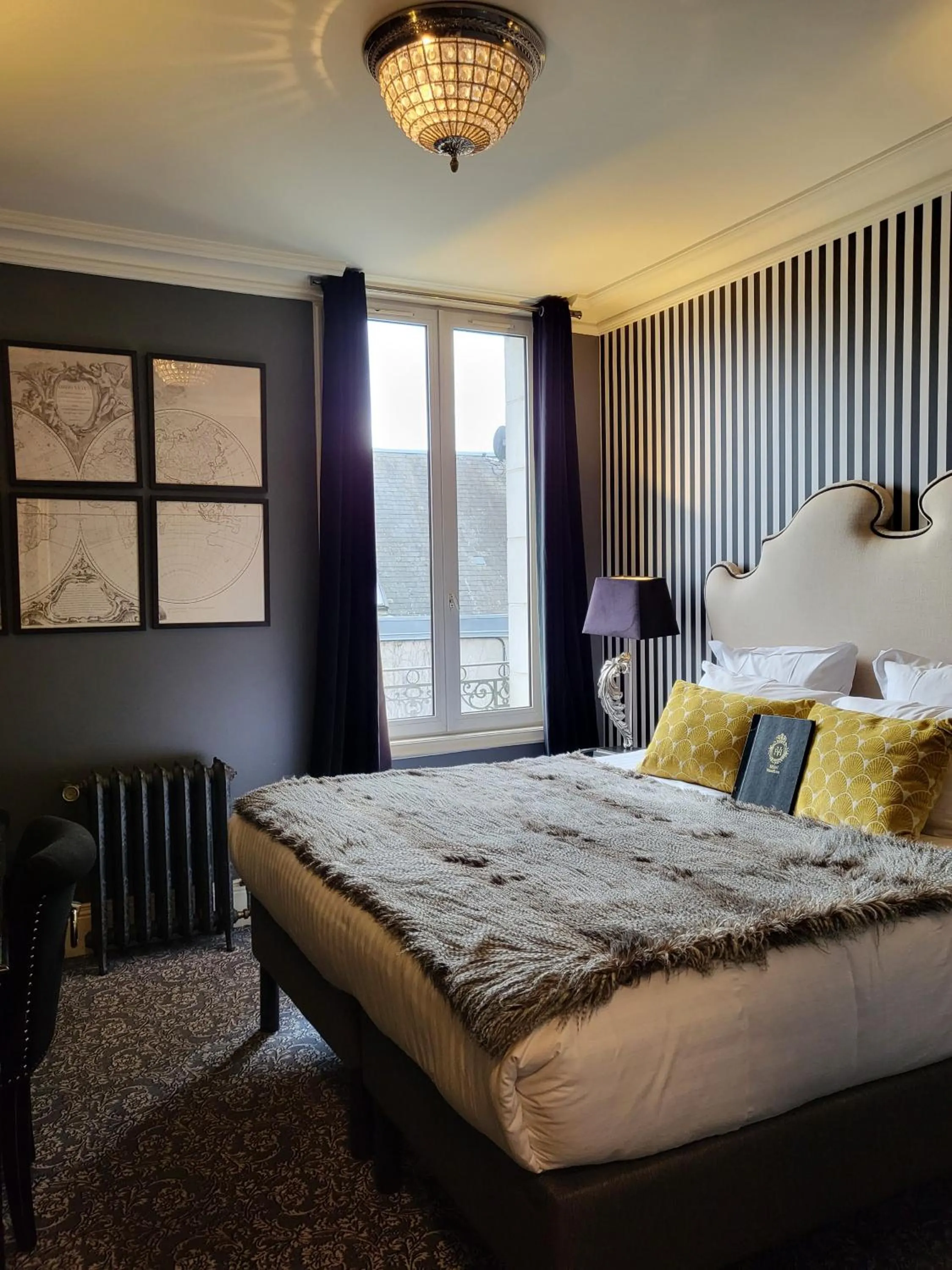Bedroom, Bed in Hotel Vendome - BW Signature Collection
