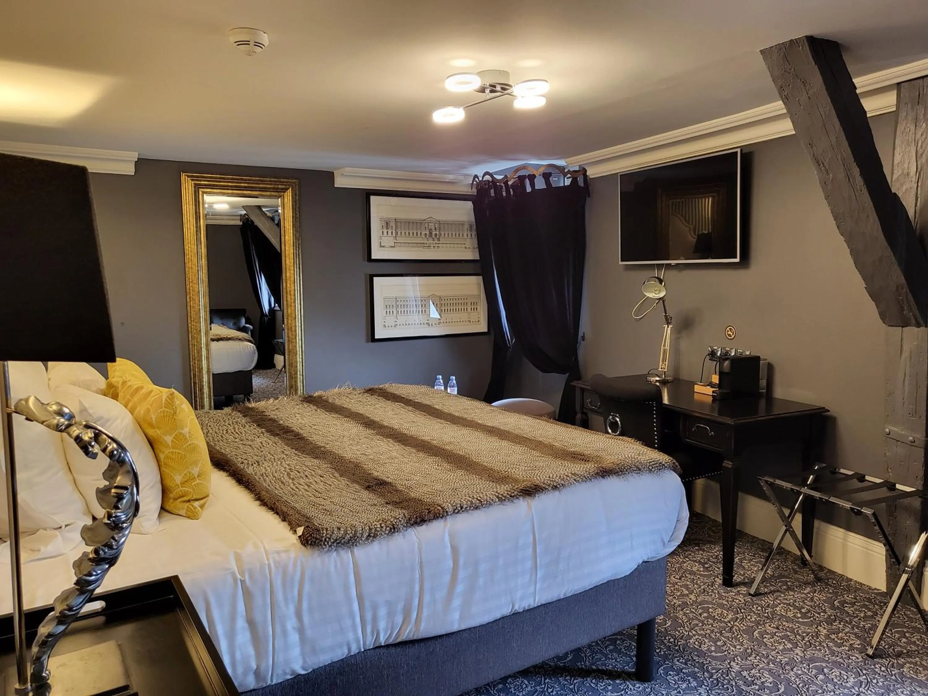 Photo of the whole room, Bed in Hotel Vendome - BW Signature Collection