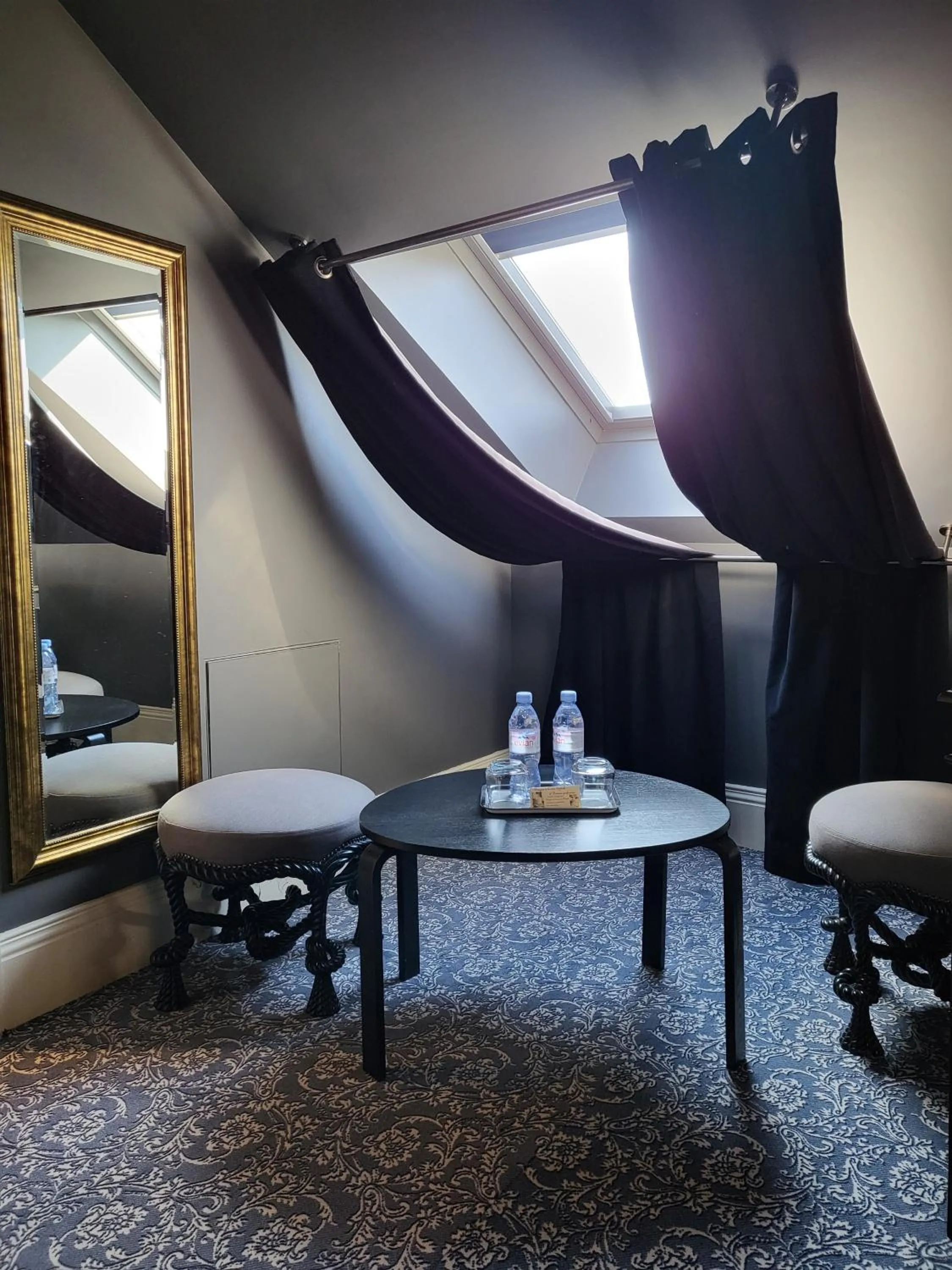 Seating area in Hotel Vendome - BW Signature Collection