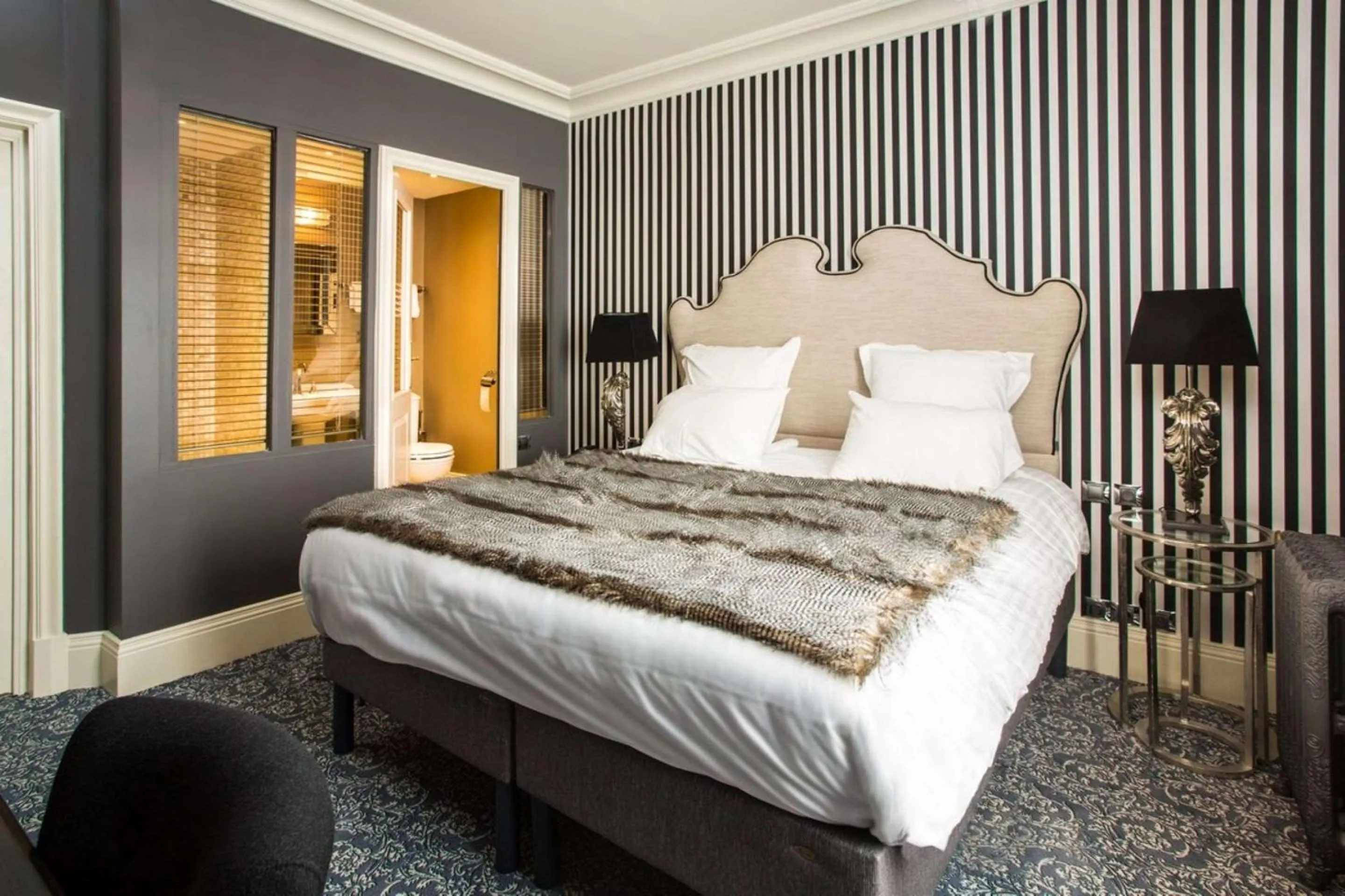 Bedroom, Bed in Hotel Vendome - BW Signature Collection